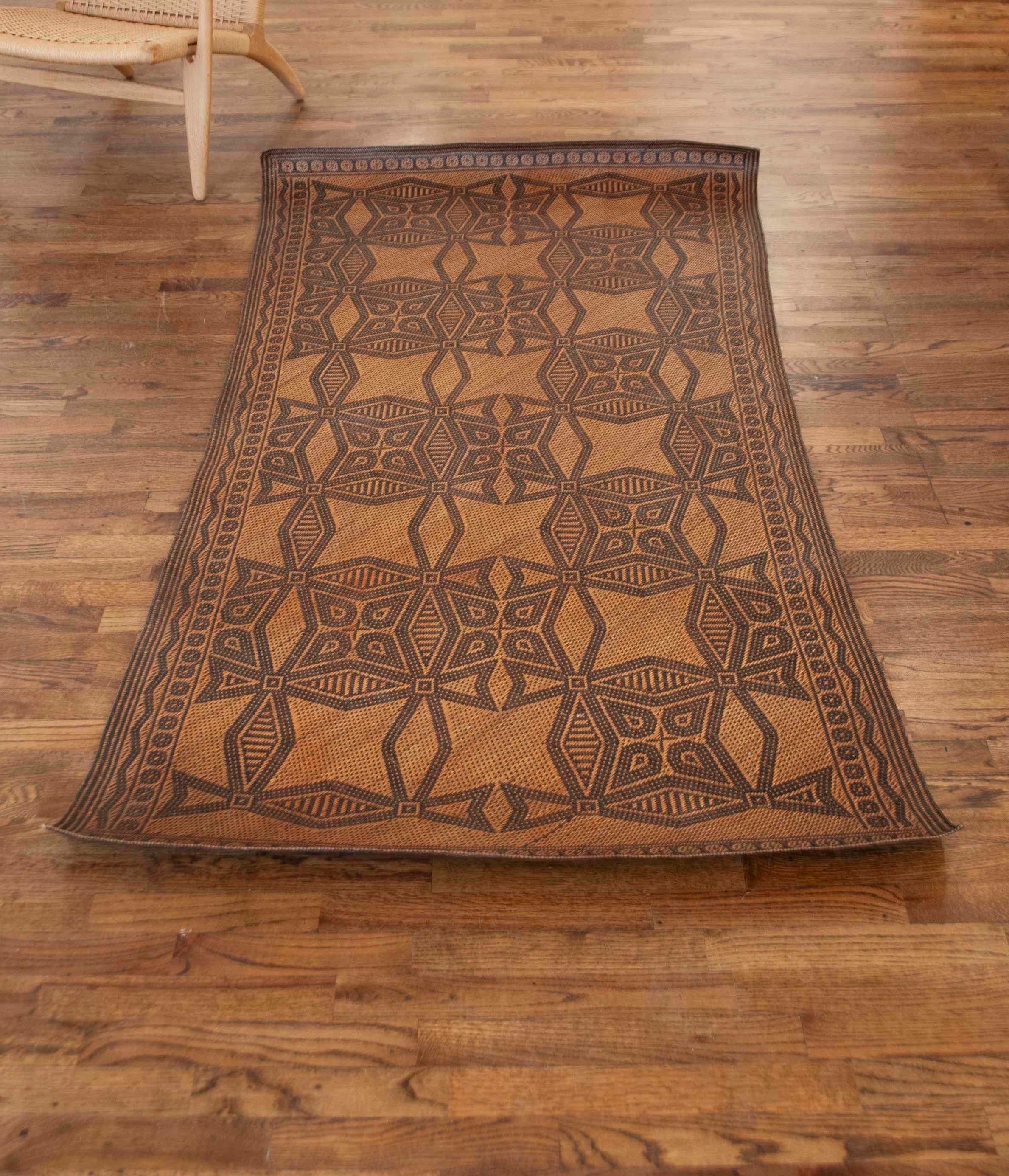 Antique Tribal Dayak Plaited Rattan Longhouse Mat (Tikar), Kalimantan en venta 2