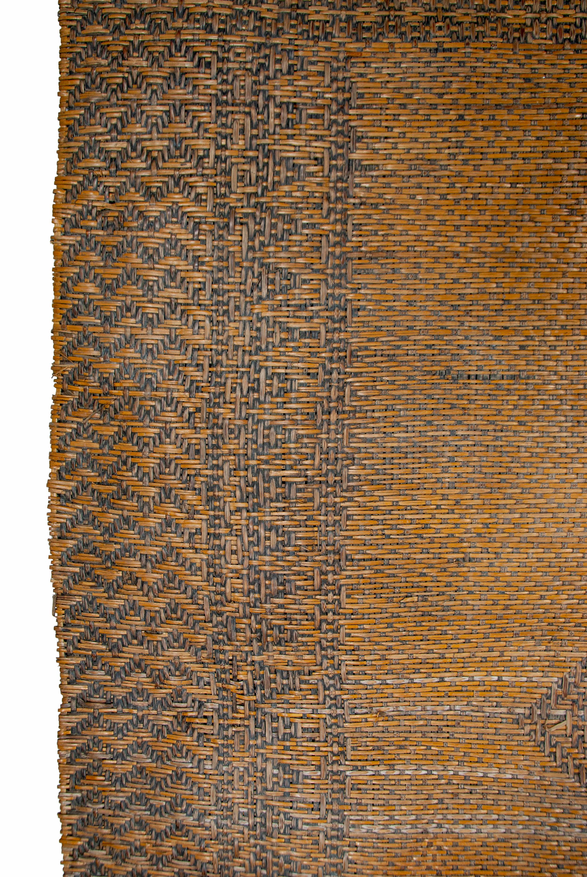 Antique Tribal Dayak Plaited Rattan Longhouse Mat (Tikar), Kalimantan en venta 2