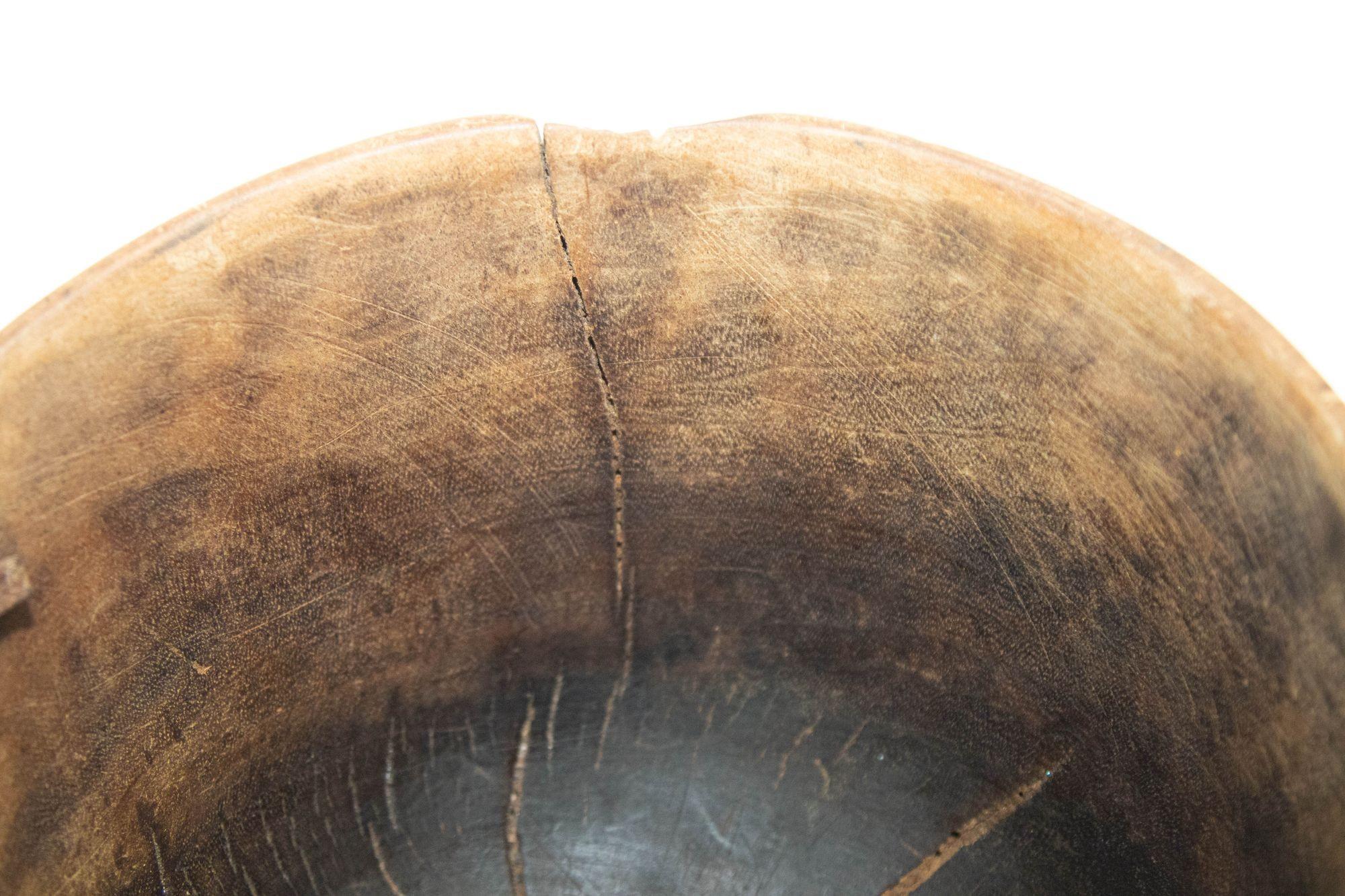 Bol Turkana KENYA antique en bois africain sculpté à la main avec détails en cuir en vente 2