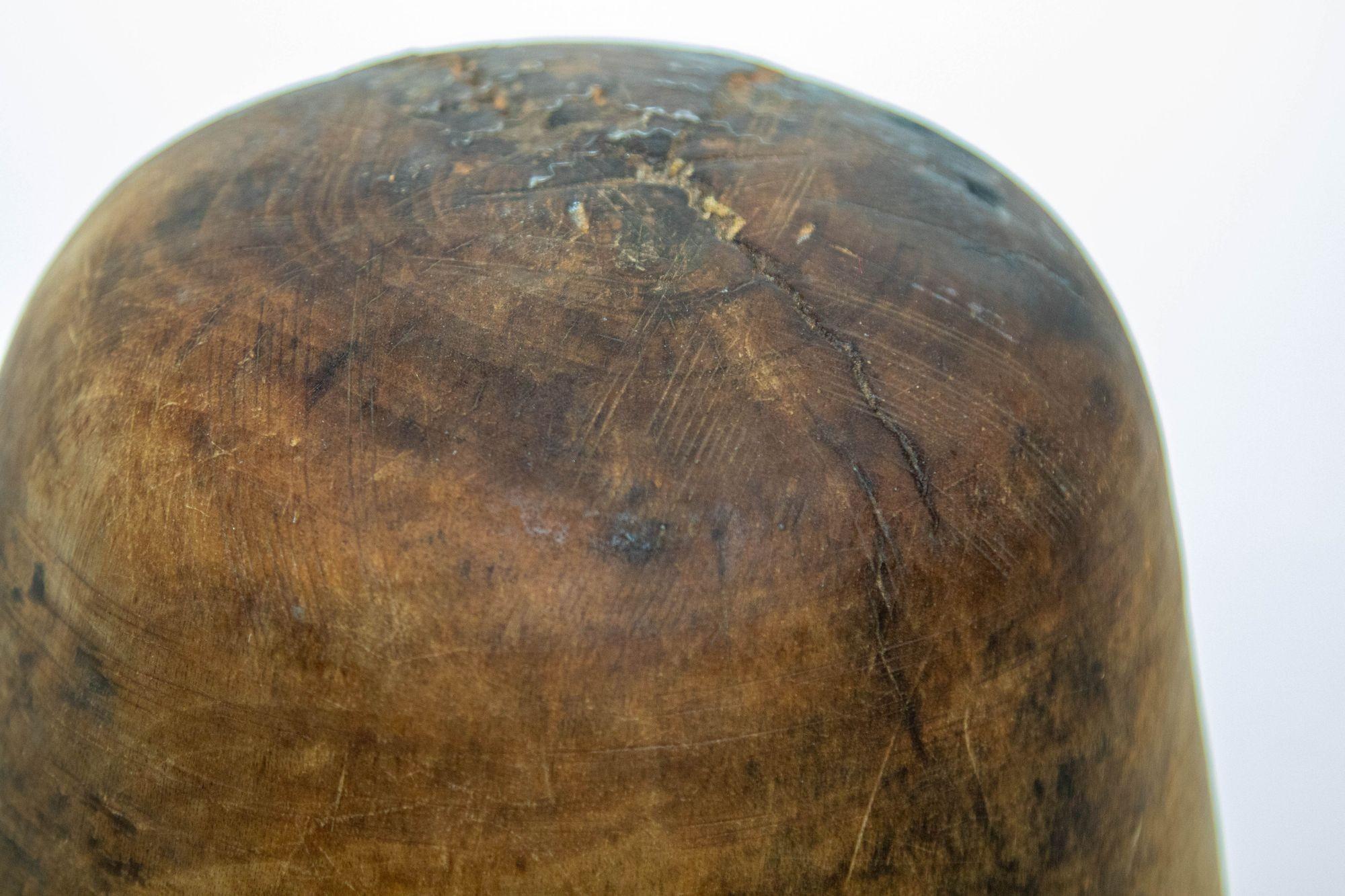 Bol Turkana KENYA antique en bois africain sculpté à la main avec détails en cuir en vente 5