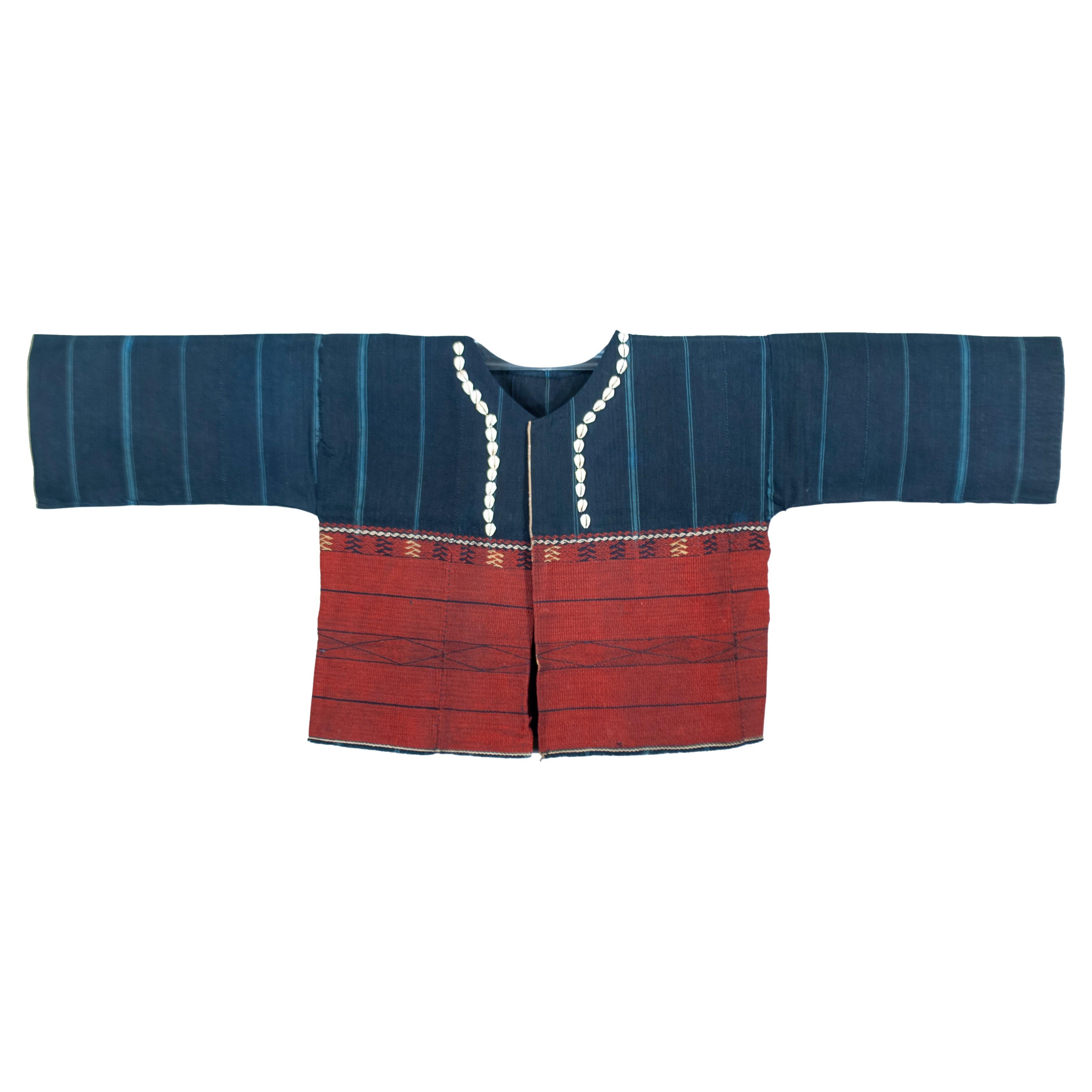 Veste ancienne de femme tribale Kachin avec coquillages, Myanmar (Birmanie)