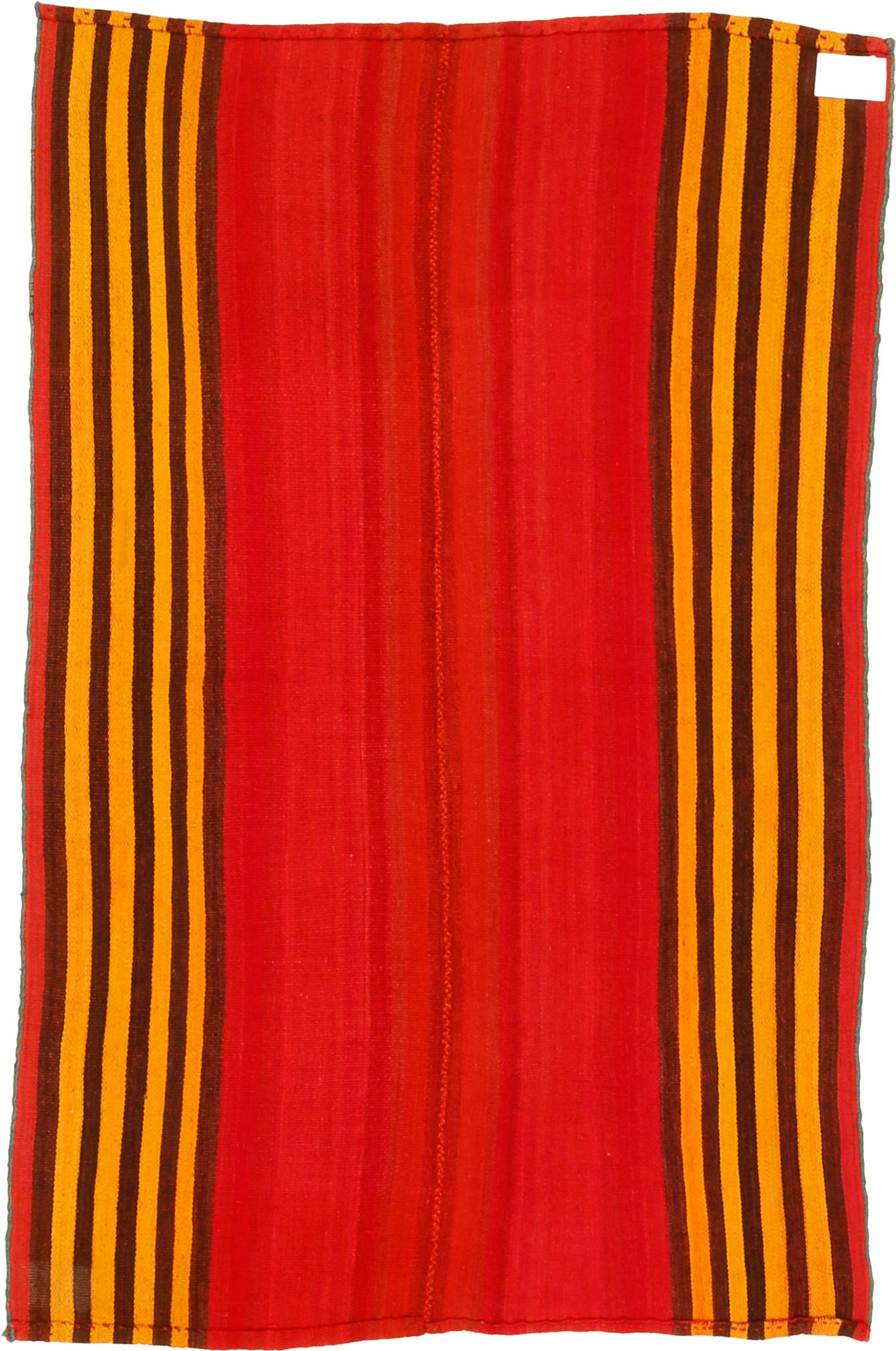 Jajims sind flach gewebte Decken aus Wolle, die im Nomadenzelt als Decken verwendet werden. Diese werden auf dem Horizontalwebstuhl in Kettfurnierbindung hergestellt. Diese Technik wurde schon früh in der Zeit nach der Domestizierung der Schafe