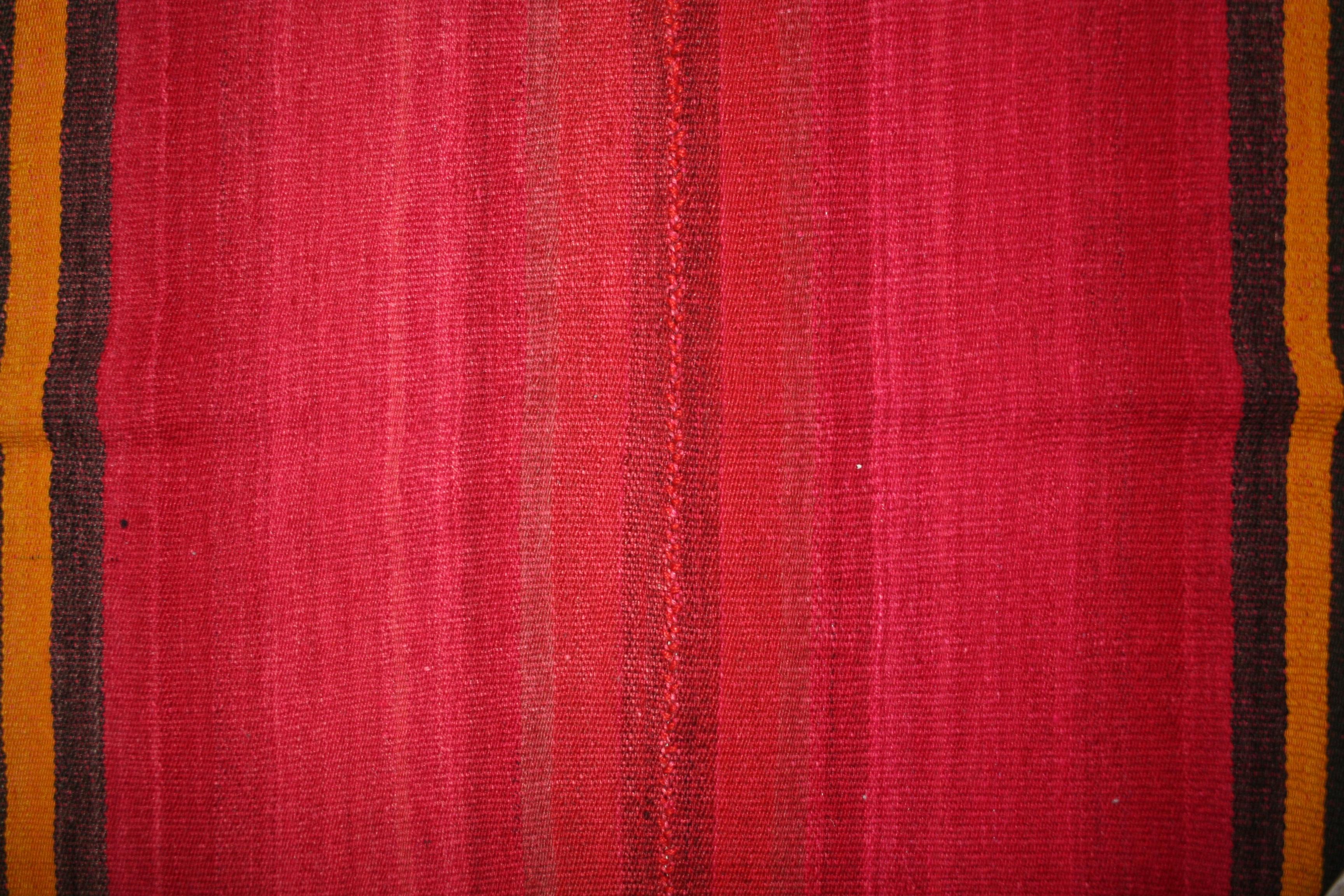 Antiker Stammes-Minimalistischer Jajim Kilim Teppich (Aserbaidschanisch) im Angebot