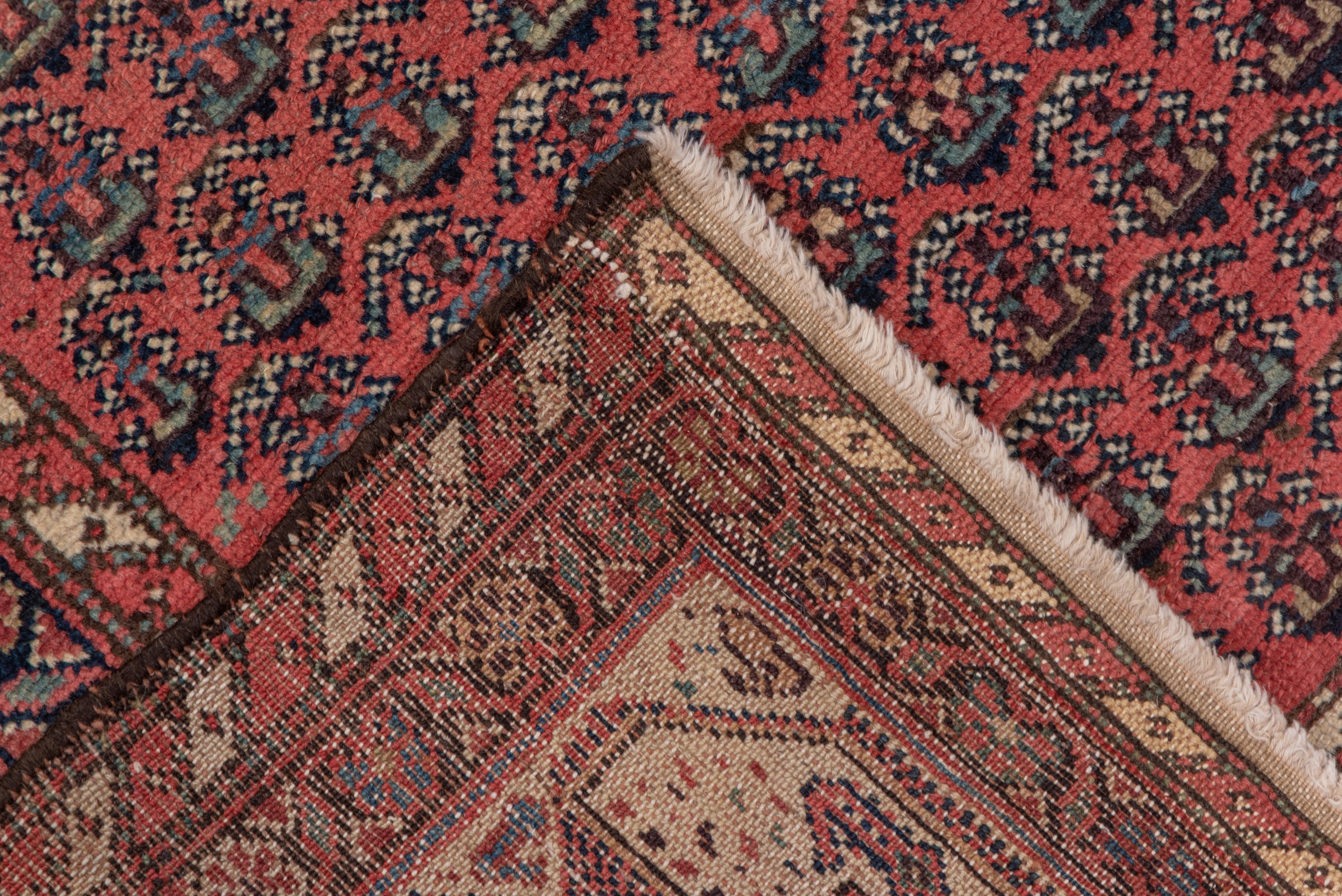 Début du 20ème siècle Ancien chemin de table tribal persan à sarabande, champ de cachemire rouge, circa 1920 en vente
