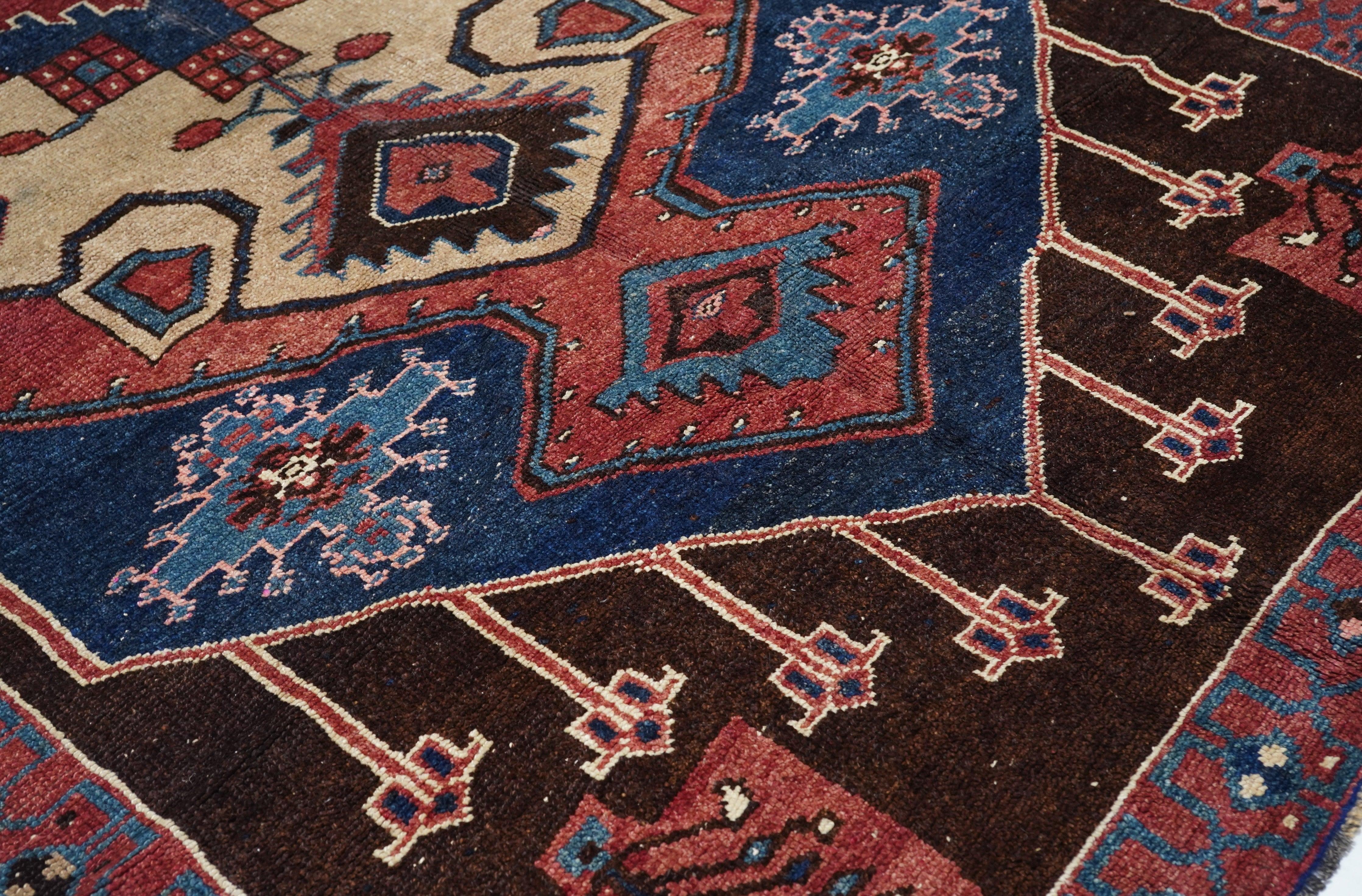 Alfombra Tribal Antigua 6'3'' x 13'8'' en Bueno estado para la venta en New York, NY