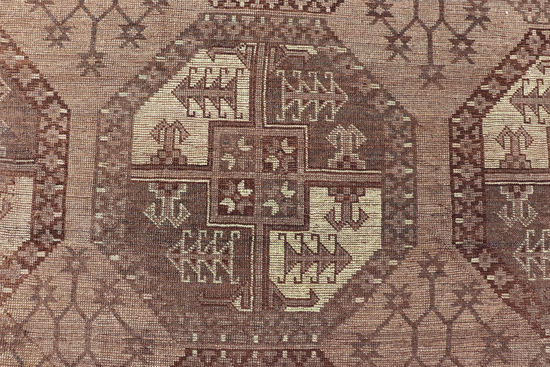 Antike Stammes-Teppich in reichen erdigen Tönen und Brown 9'4 x 12'1 (Handgeknüpft) im Angebot