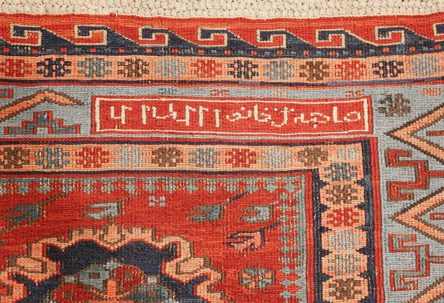 Magnifique tapis caucasien tribal Soumak, Pays d'origine / Type de tapis : Tapis du Caucase, Circa Date : 1910. Taille : 8 ft 5 in x 9 ft 6 in (2,57 m x 2,9 m).