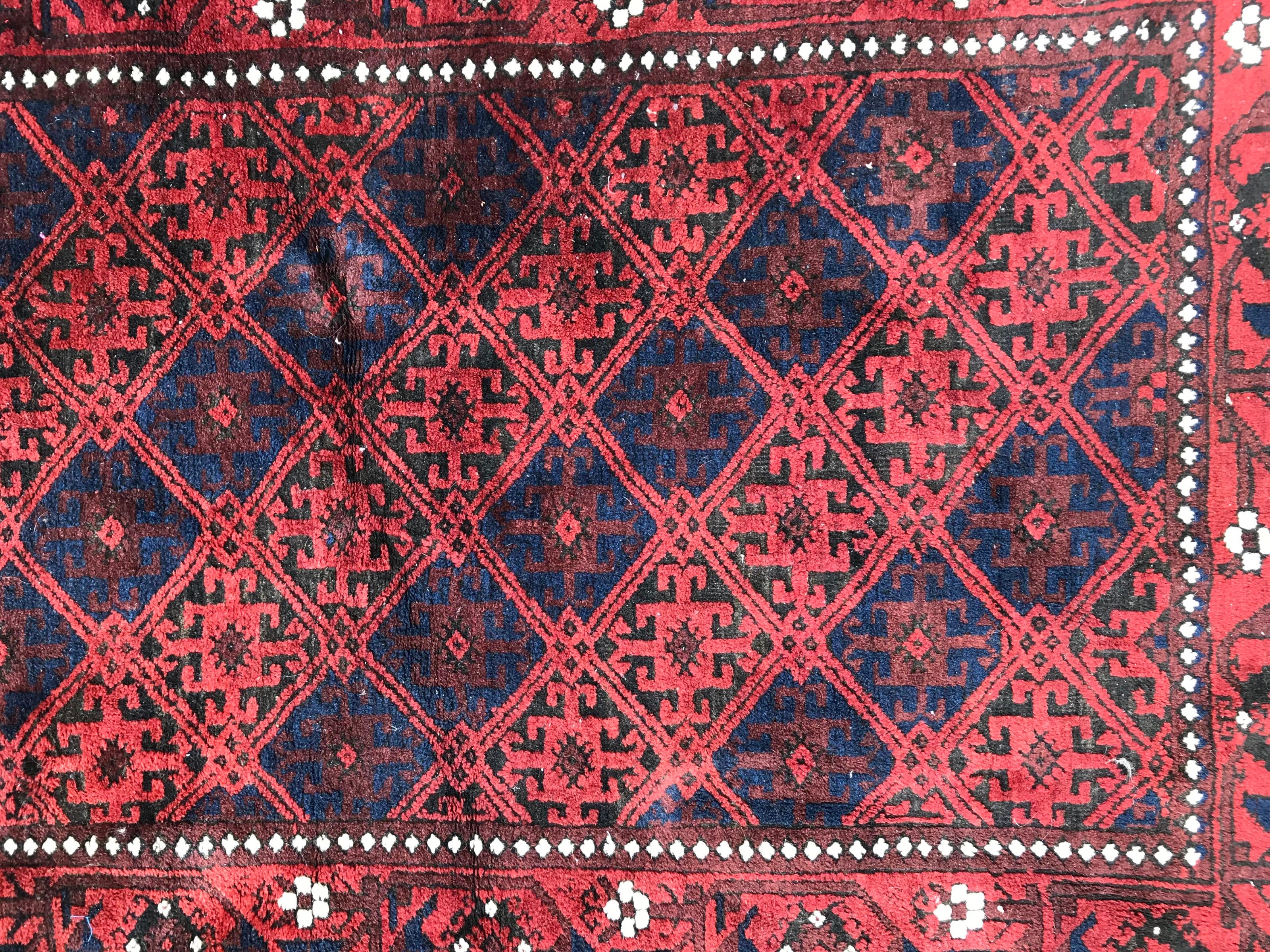 Beautiful late 19th century Turkmen Baluch rug, with nice tribal design and natural colors, entirely hand knotted with wool velvet on wool foundations.