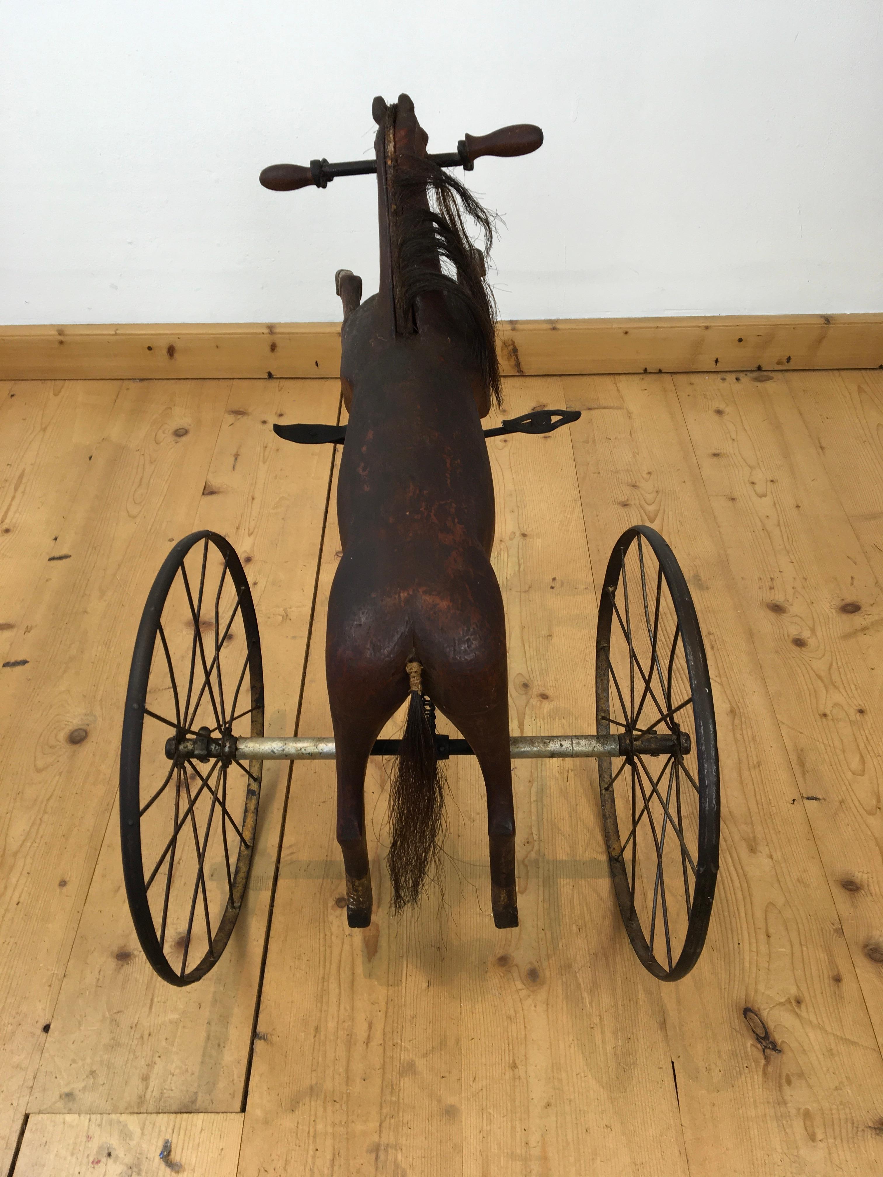 Antikes Dreirad-pferdchen-Spielzeug  (Metall) im Angebot