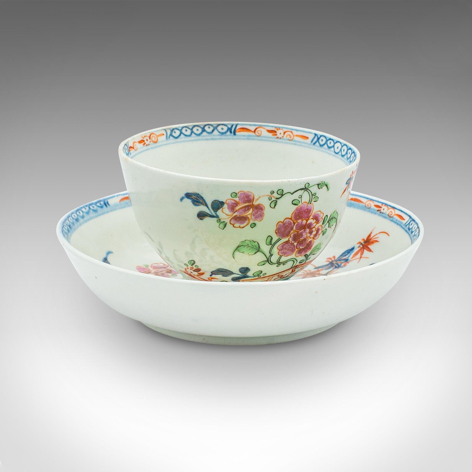 Antique Trio Of Small Oriental Teacups, Chinese Ceramic, Famille Rose, Victorian In Good Condition For Sale In Hele, Devon, GB
