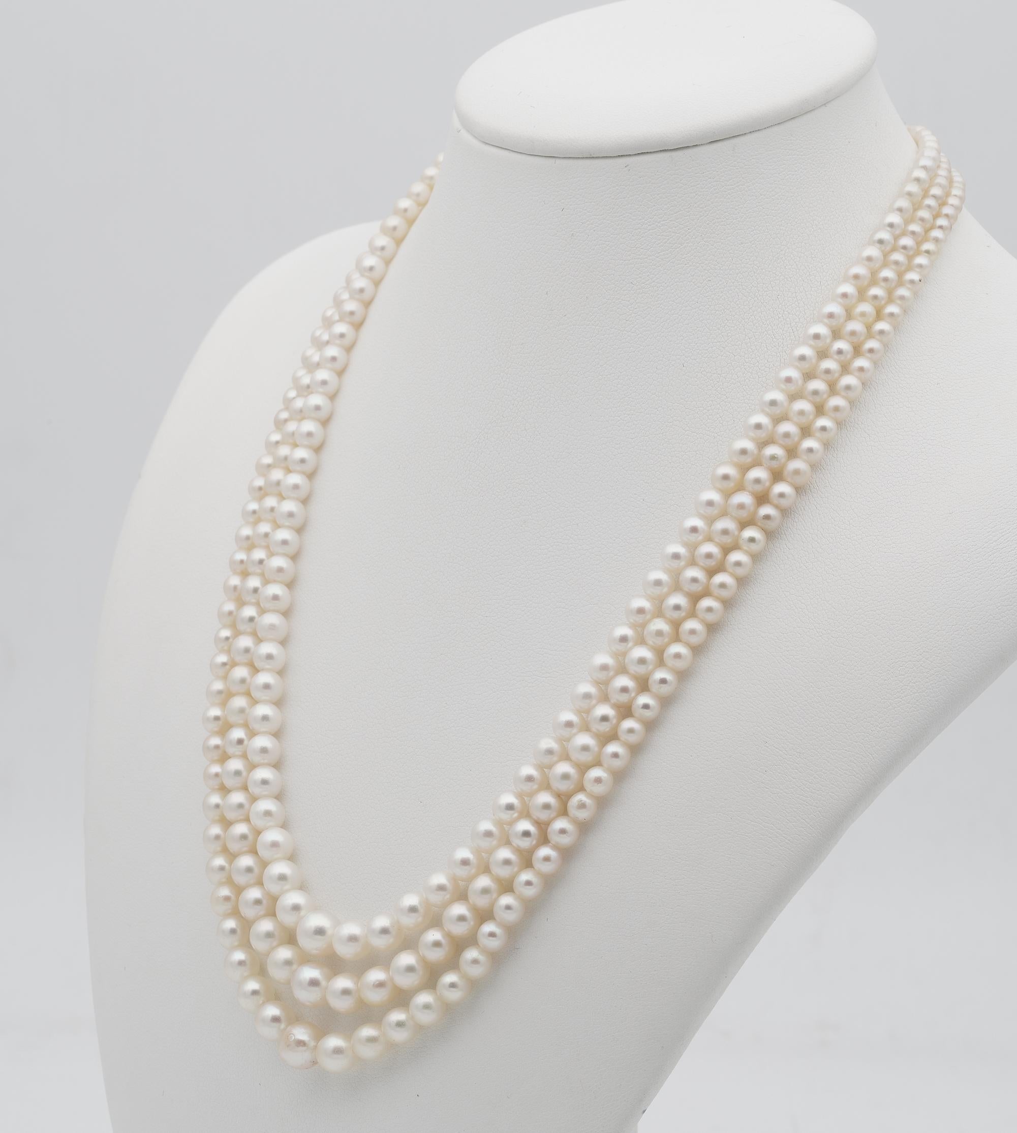 Antique Triple Strand Cultured Pearls Rose Cut Diamond Clasp In Good Condition For Sale In Napoli, IT