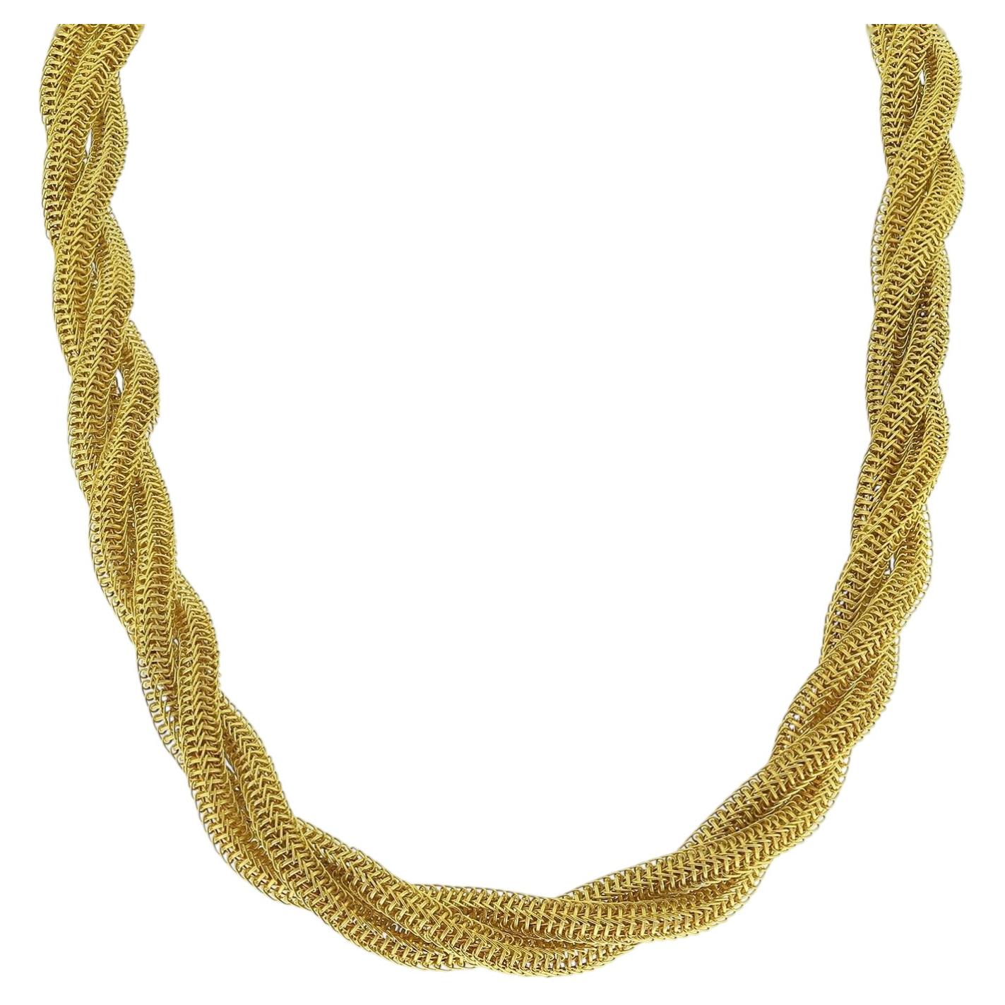 Collar antiguo de malla trenzada de tres vueltas