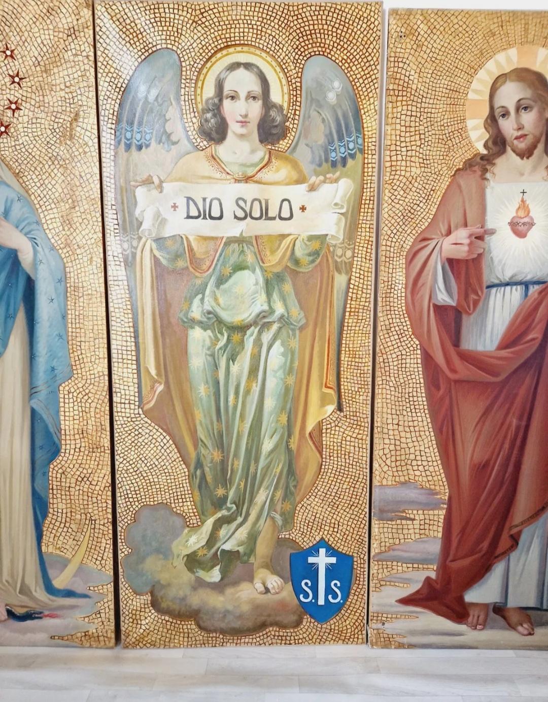 Antiguo tríptico de grandes óleos religiosos en venta 7