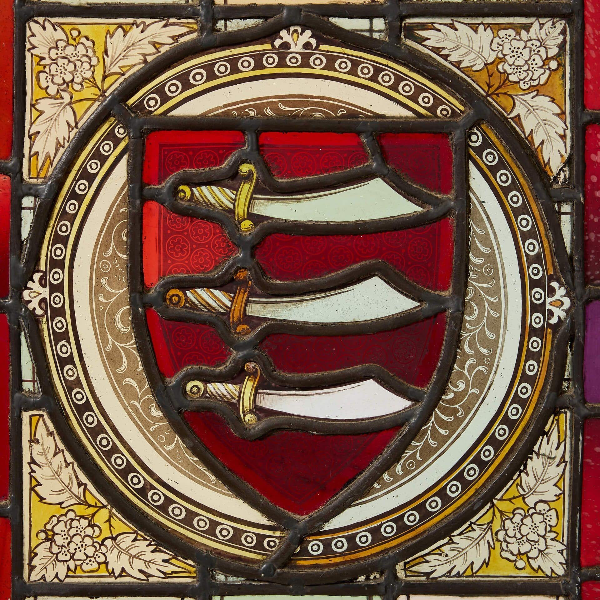 Antike Triptychon Stained glass Bleiverglasungstafeln im Zustand „Relativ gut“ im Angebot in Wormelow, Herefordshire