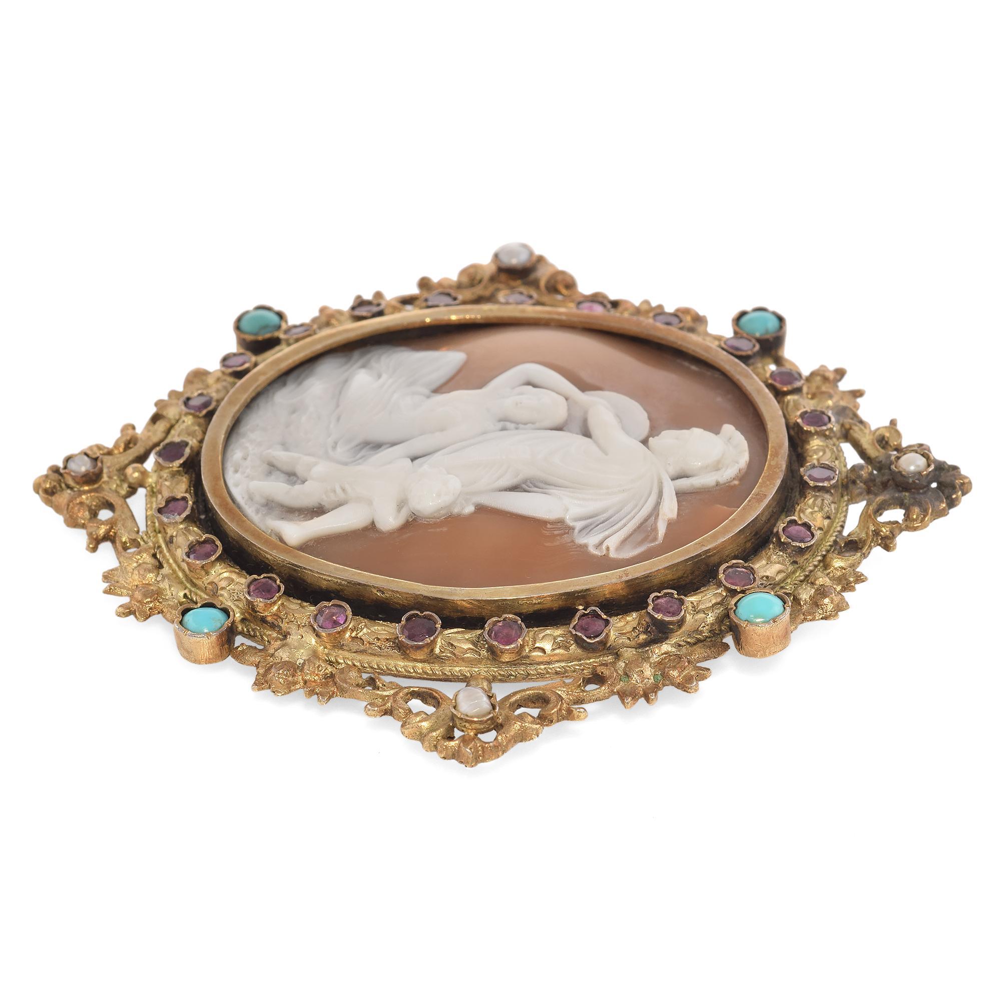 Round Cut Antique Trojan War Scene Cameo Brooch in Gilt Silver