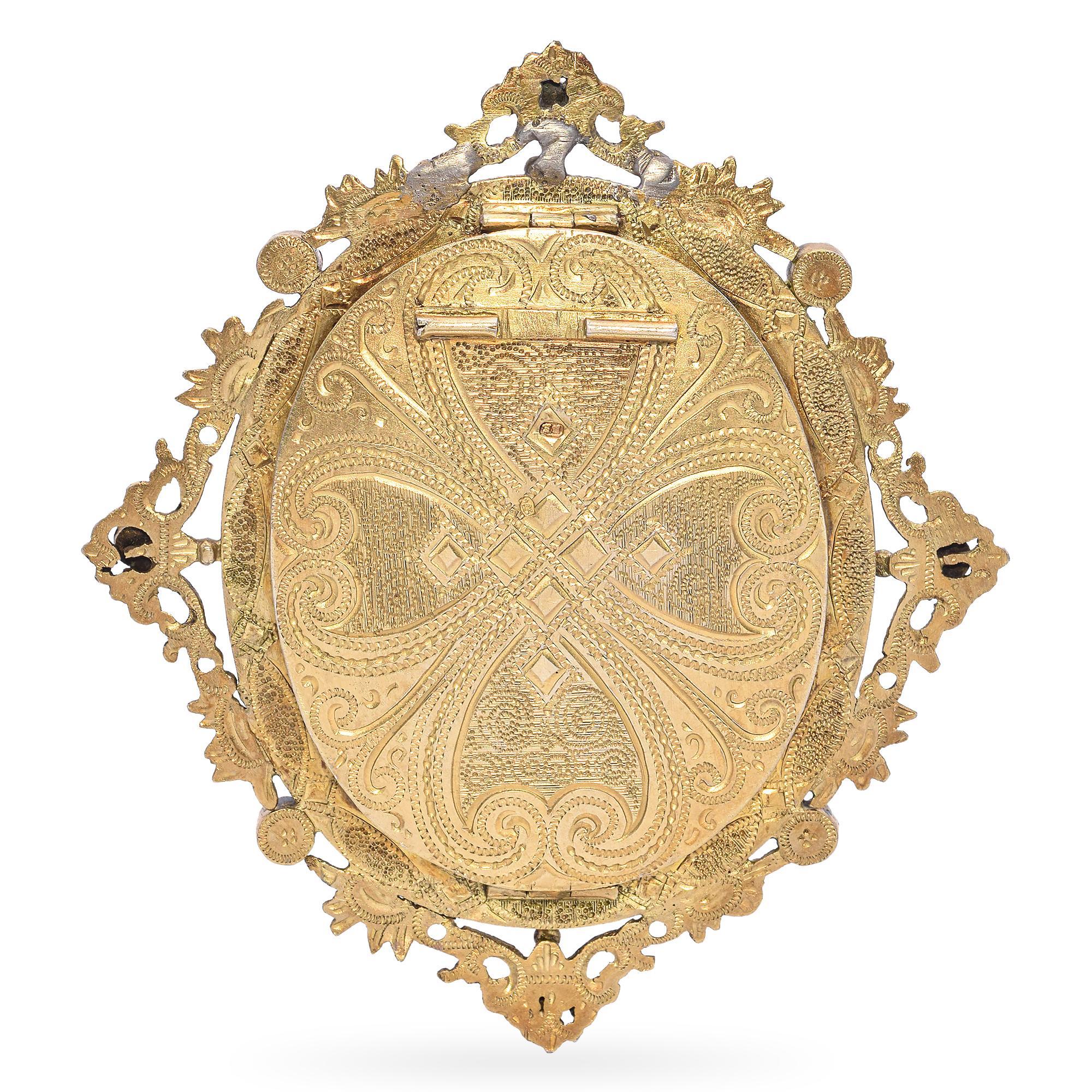 Antique Trojan War Scene Cameo Brooch in Gilt Silver In Good Condition In New York, NY