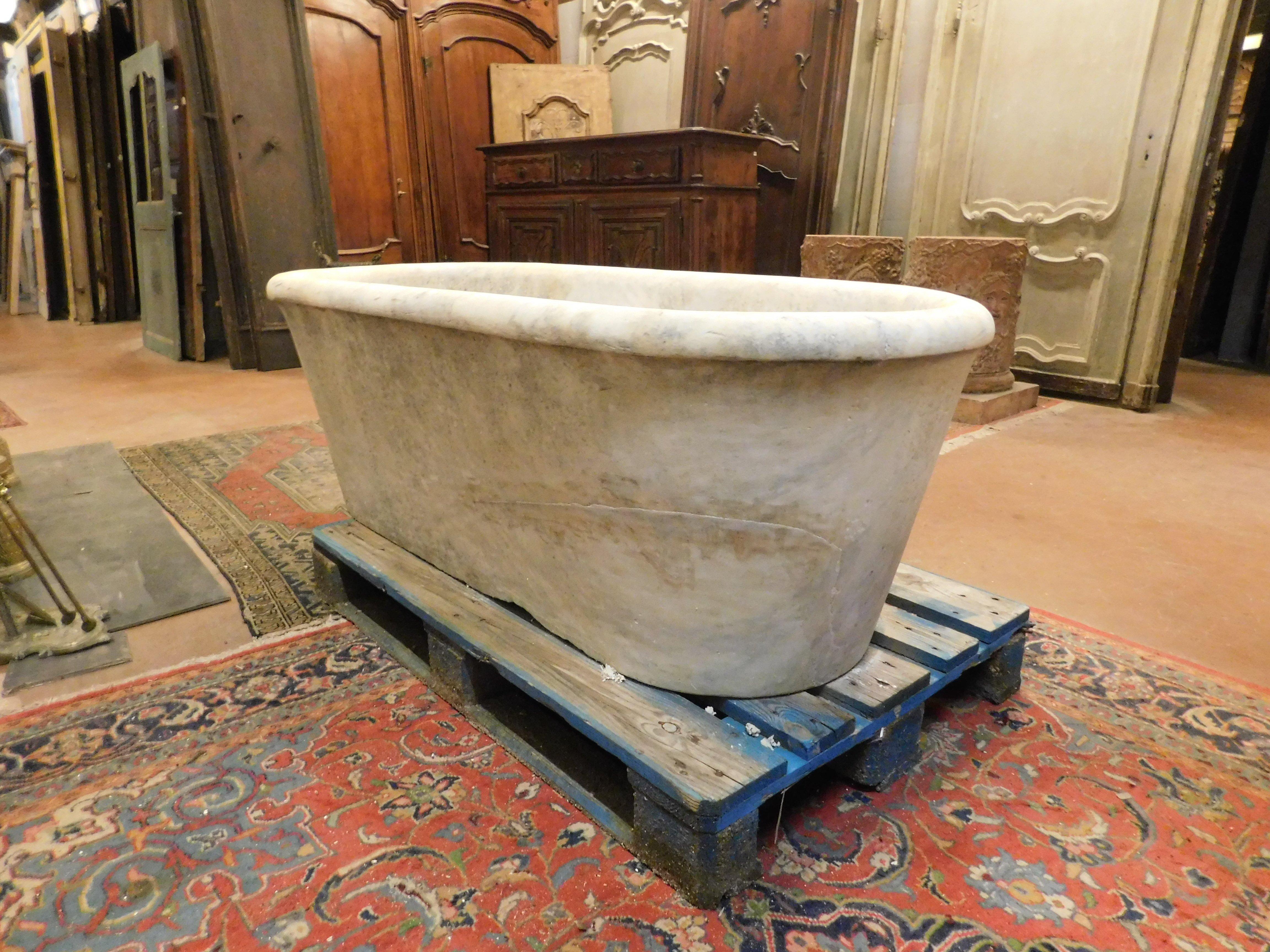 Antique Tub in White Marble, Sculpted, 19th Century Italy For Sale 2