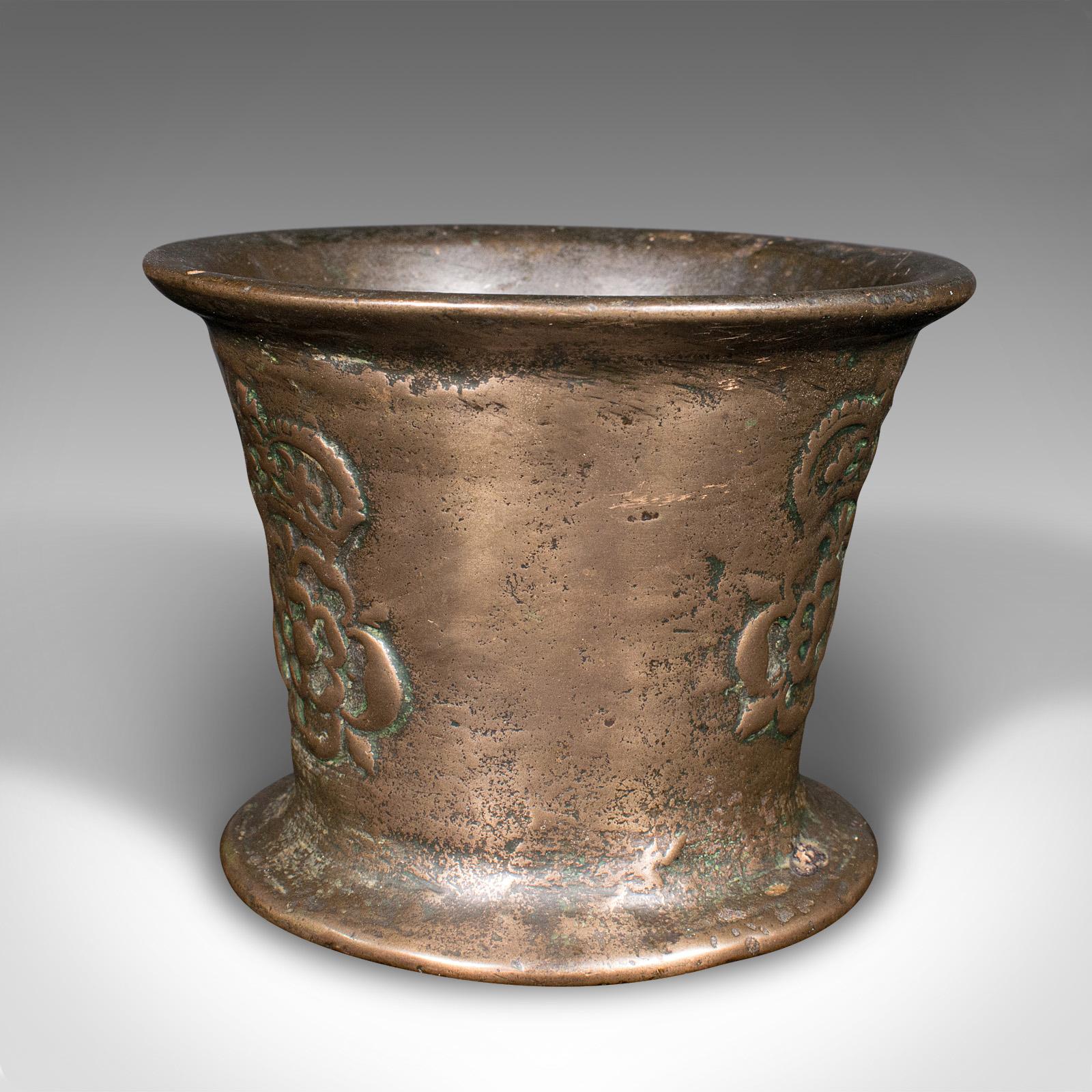 British Antique Tudor Rose Mortar And Pestle, English, Bronze, Apothecary, 17th Century For Sale