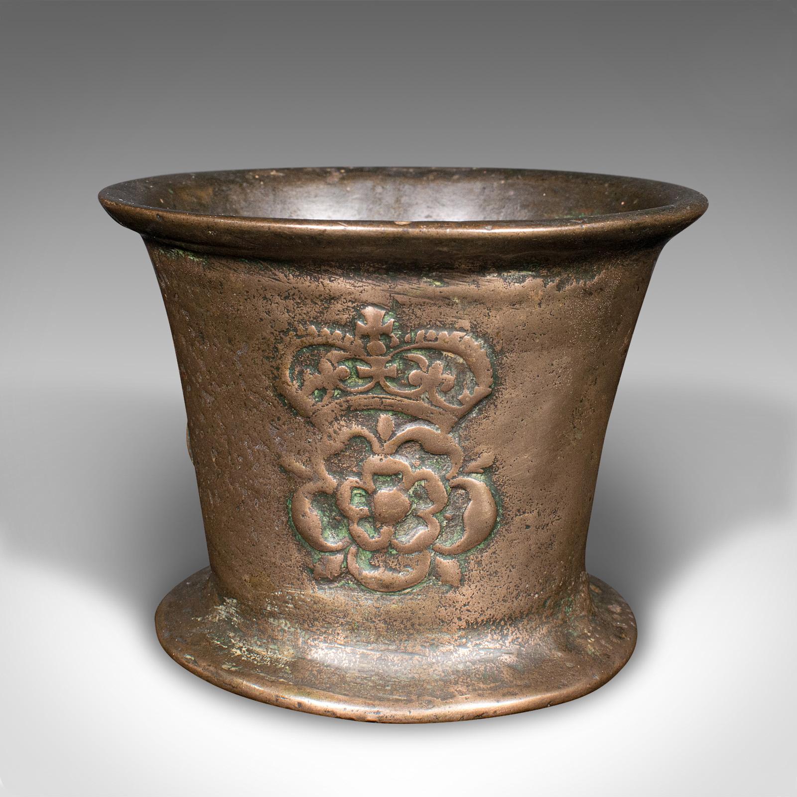 Antique Tudor Rose Mortar And Pestle, English, Bronze, Apothecary, 17th Century In Good Condition For Sale In Hele, Devon, GB