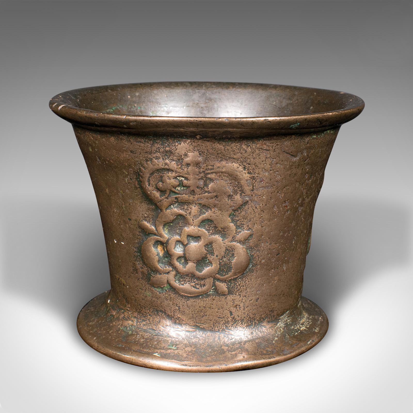 Antique Tudor Rose Mortar And Pestle, English, Bronze, Apothecary, 17th Century For Sale 2