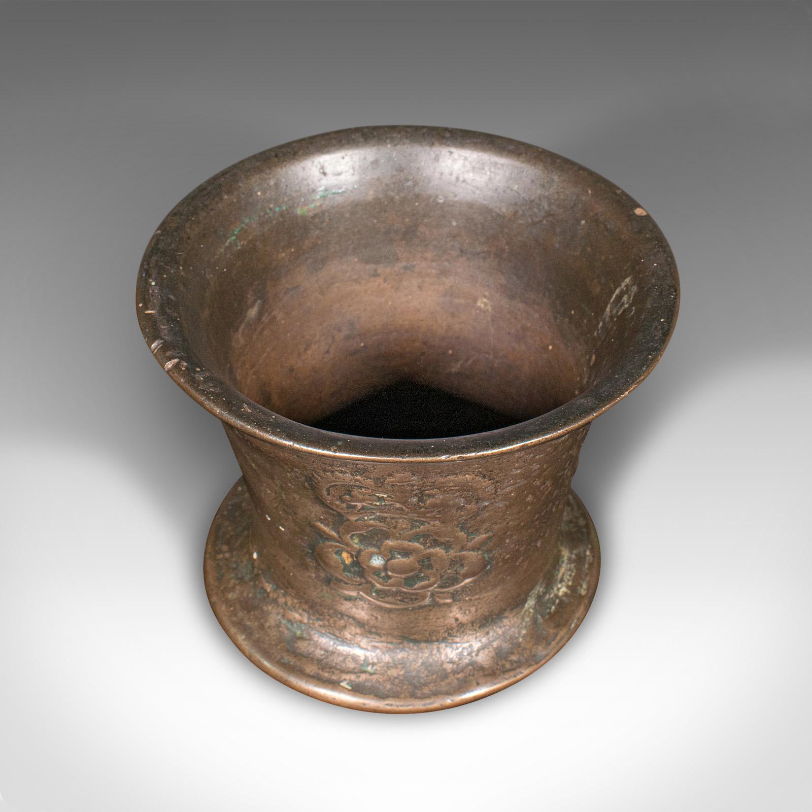 Antique Tudor Rose Mortar And Pestle, English, Bronze, Apothecary, 17th Century For Sale 3