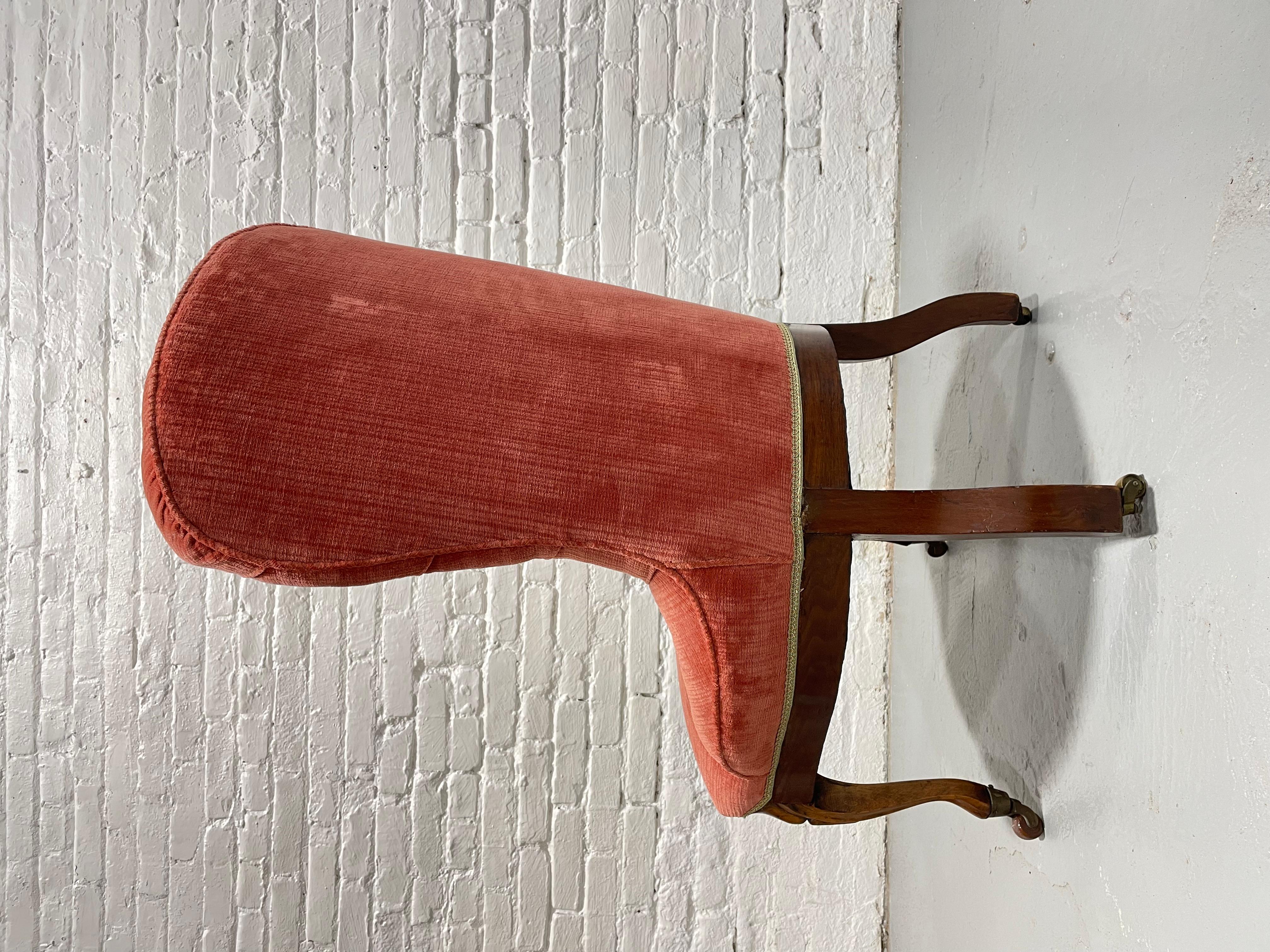 Ancienne chaise pantoufle rose victorienne en vente 3