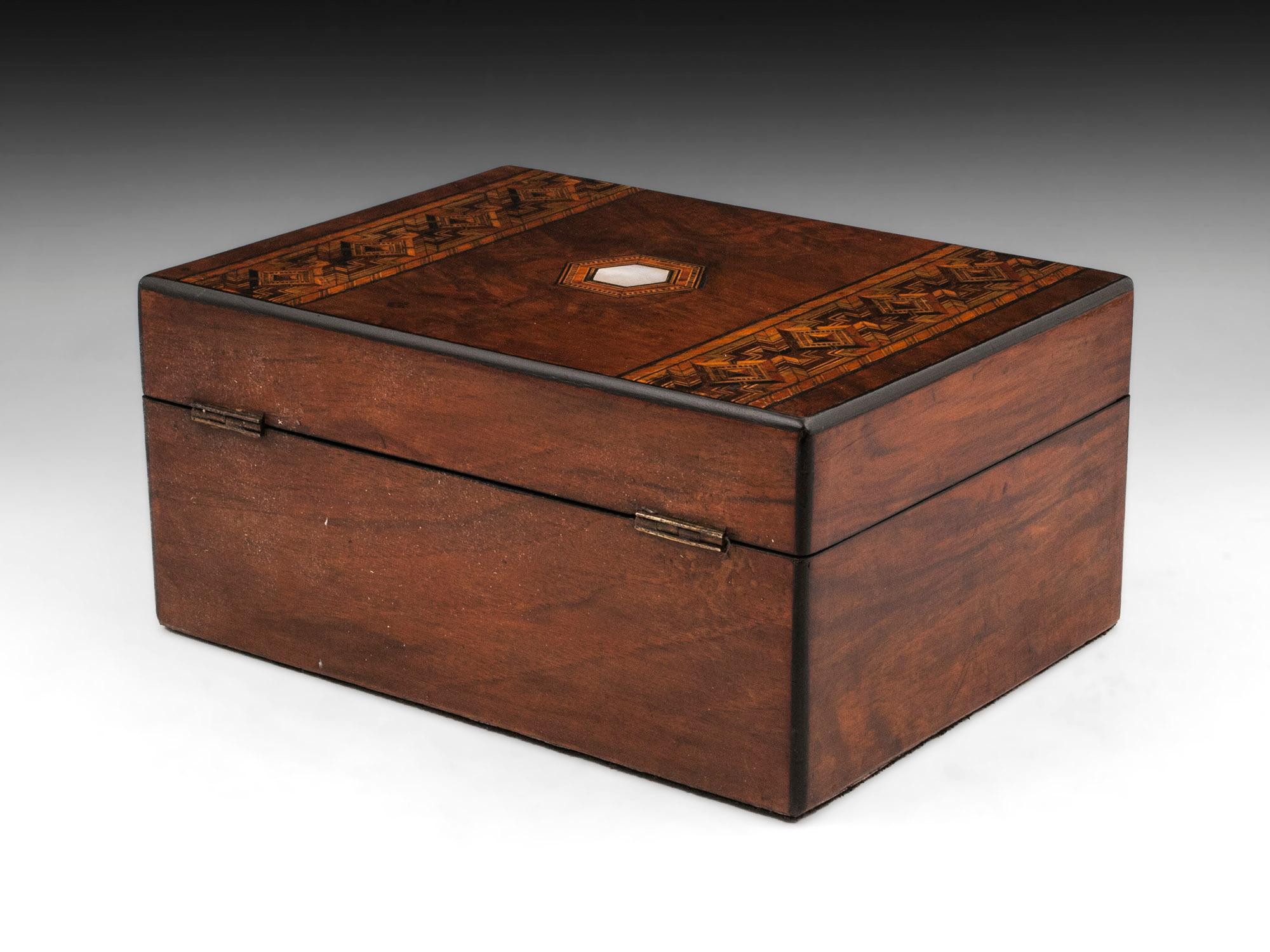 Antique Tunbridge Style Figured Burr Walnut Velvet Lined Jewelry Box In Good Condition In Northampton, United Kingdom