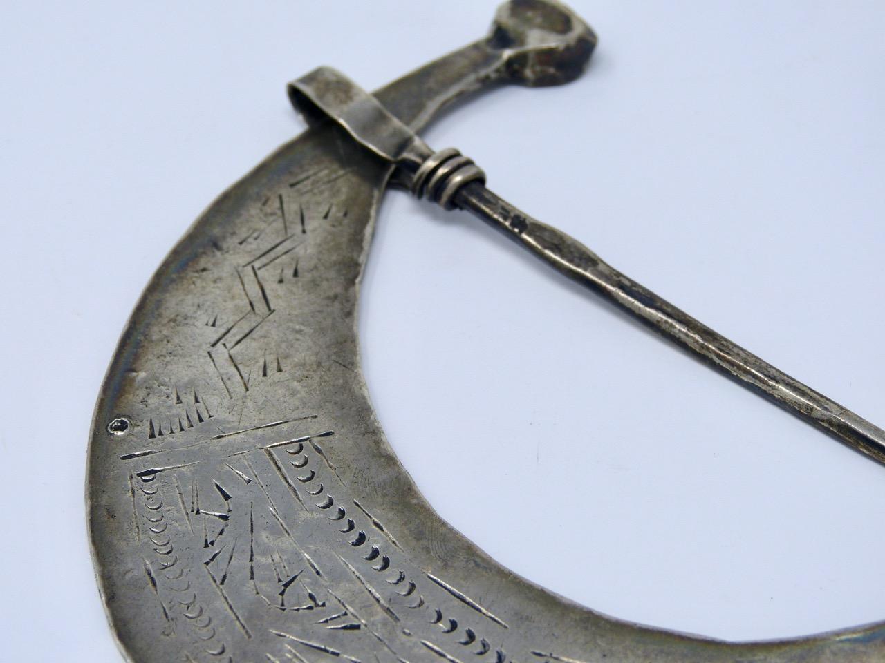 Antique Tunisian Silver Fibula HLAL Nemli Work, circa 1900 For Sale 2