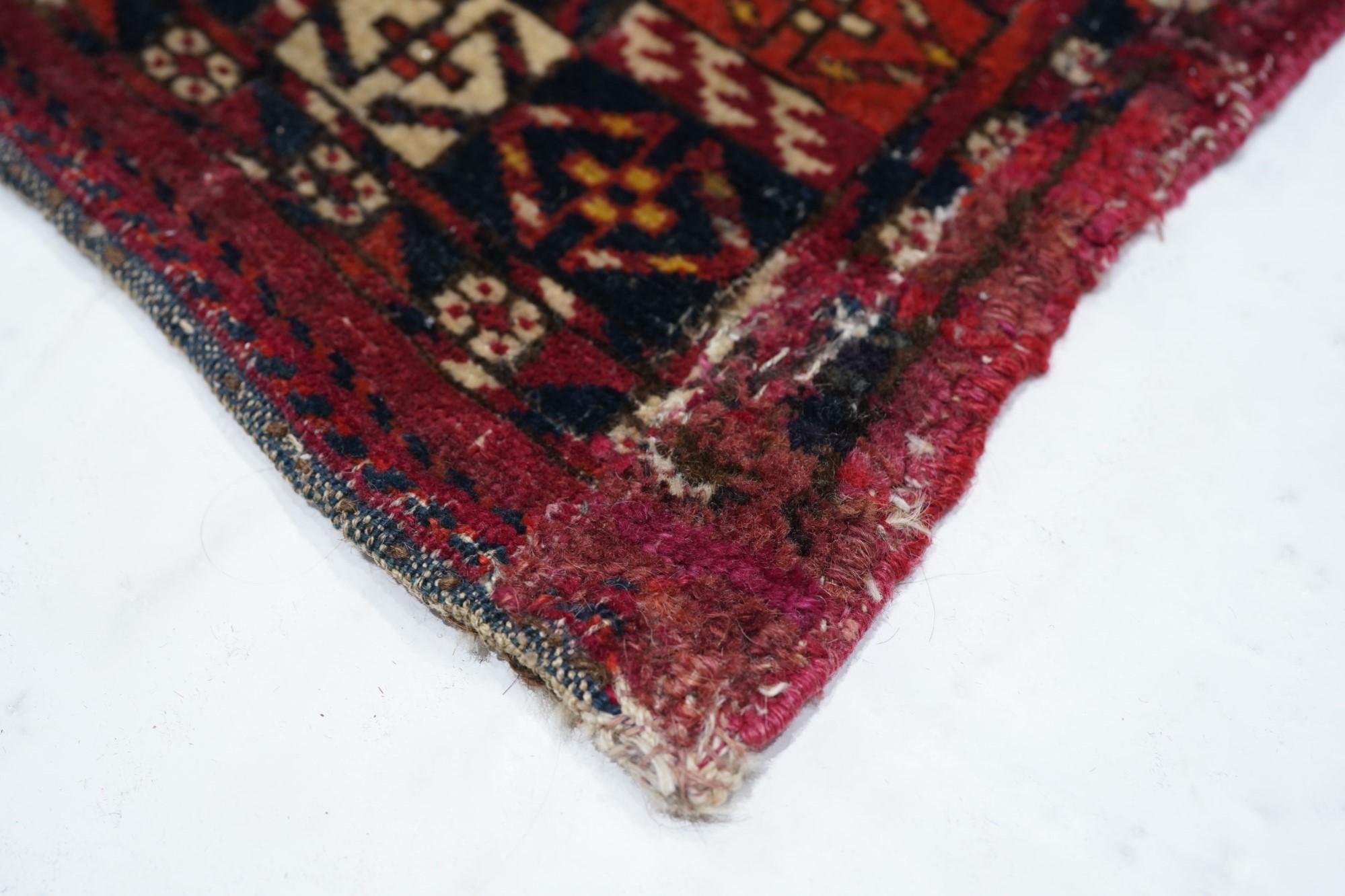 Antique Turkeman Rug In Good Condition For Sale In New York, NY
