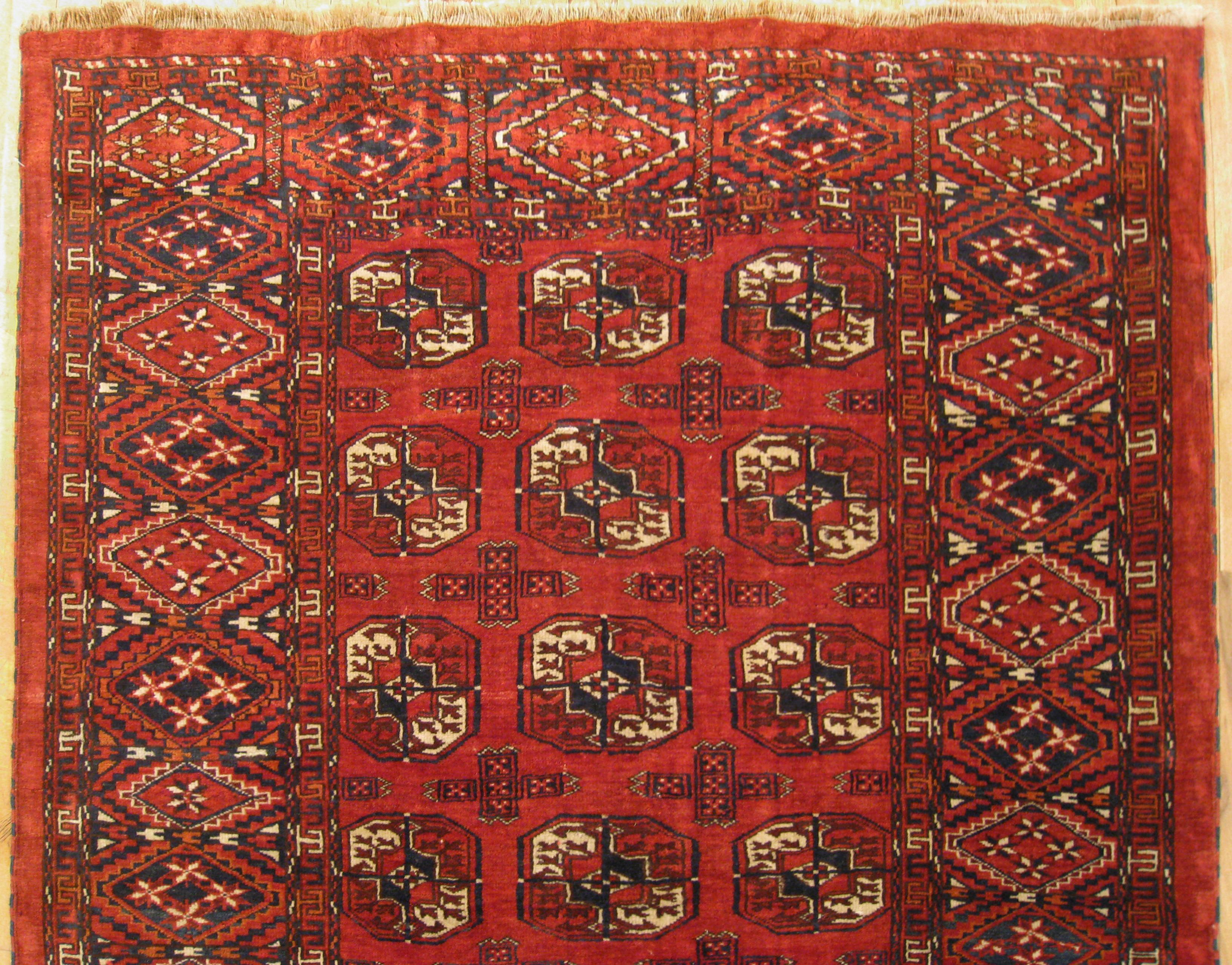 Antique Turkestan Turkman Rug, in Small Size, with Repeating Design In Good Condition For Sale In New York, NY
