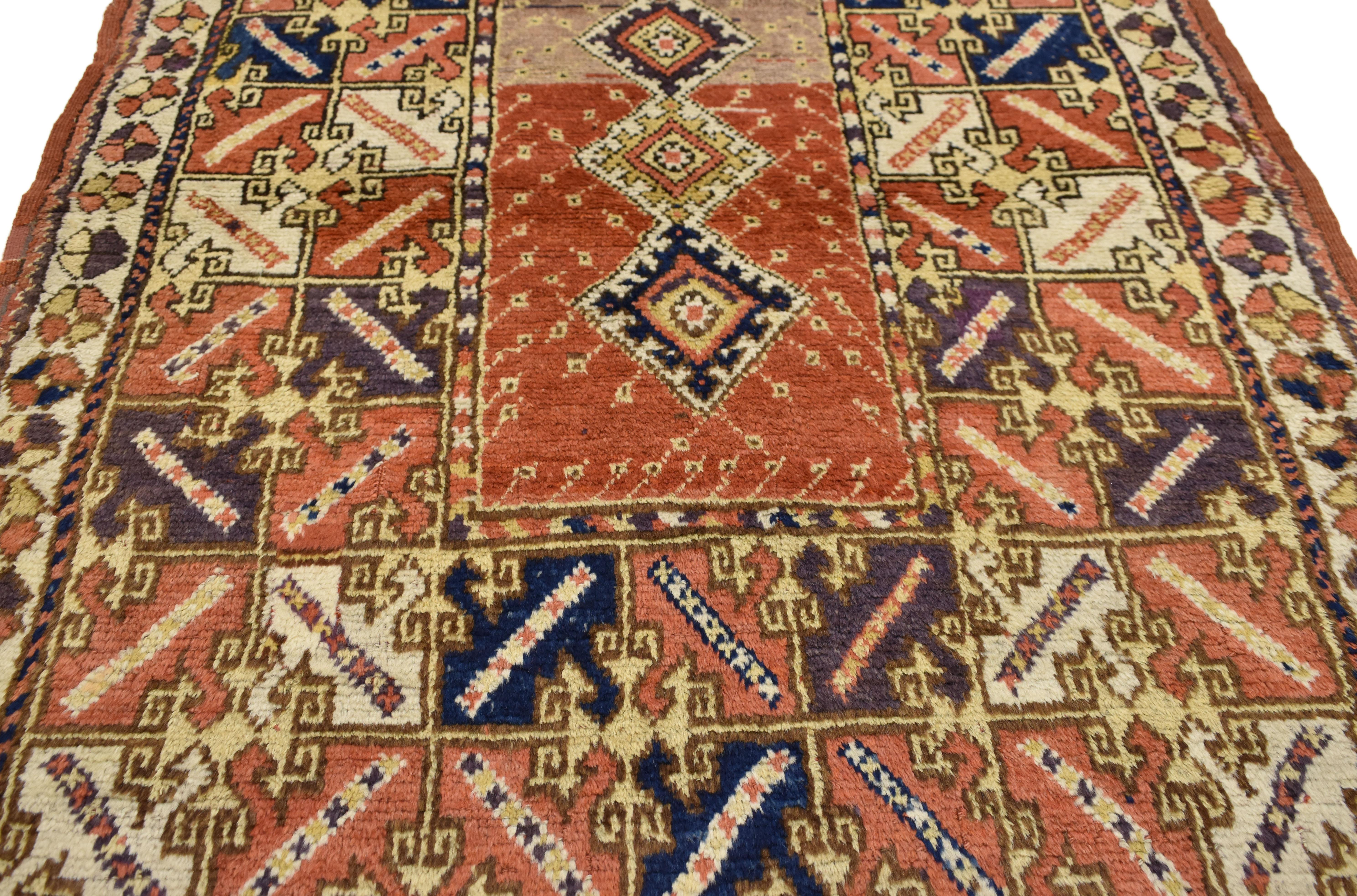 70739 Antique Turkish Accent Rug with Modern Tribal Style, Kitchen, Foyer or Entry Rug 04'00 x 06'00. This hand-knotted wool antique Turkish Oushak rug features a modern tribal style. Immersed in Anatolian history and vibrant colors, this vintage