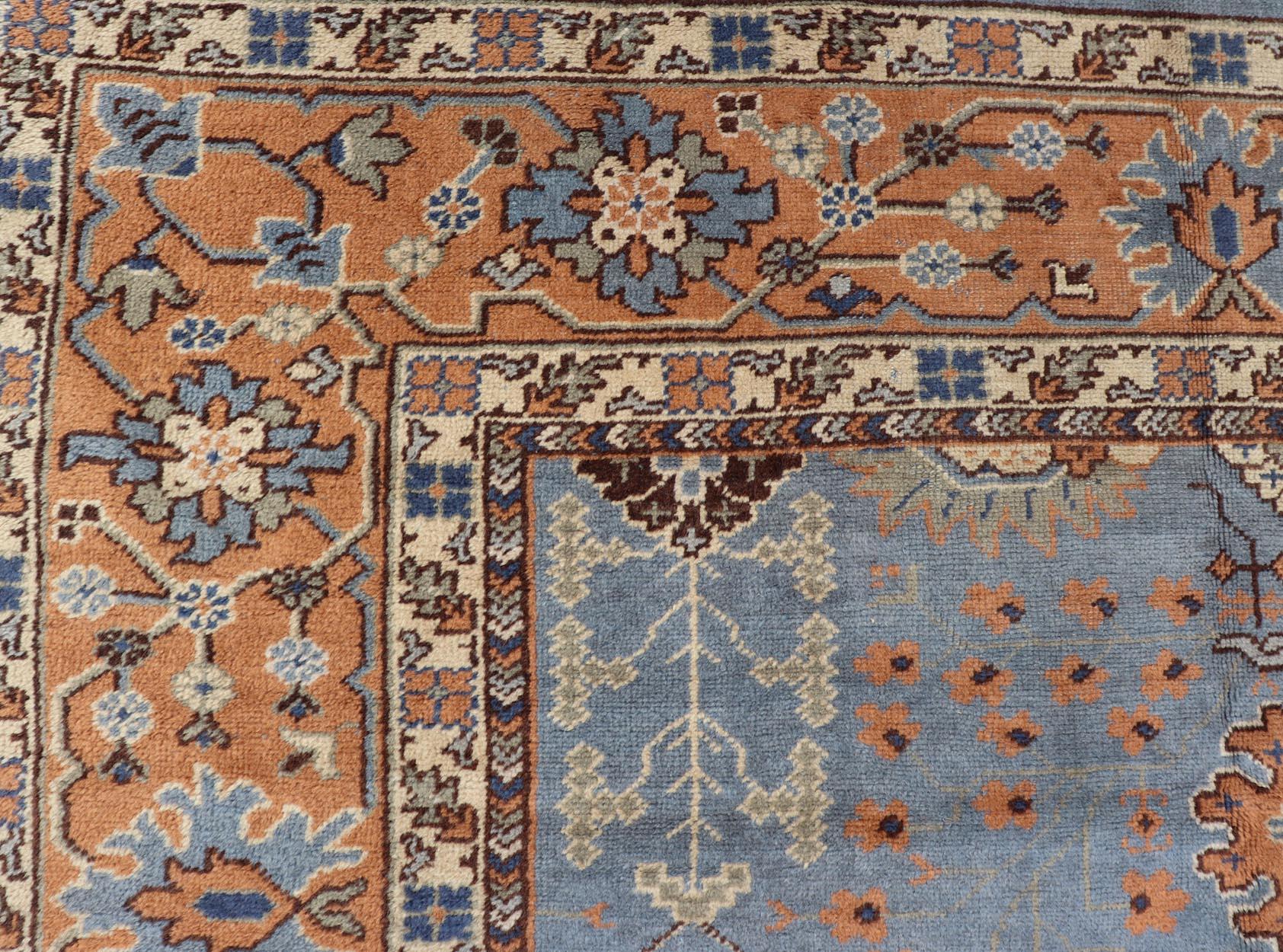 Antiker türkischer Oushak-Teppich in Blau mit blauem Hintergrund von Keivan Woven Arts im Angebot 5