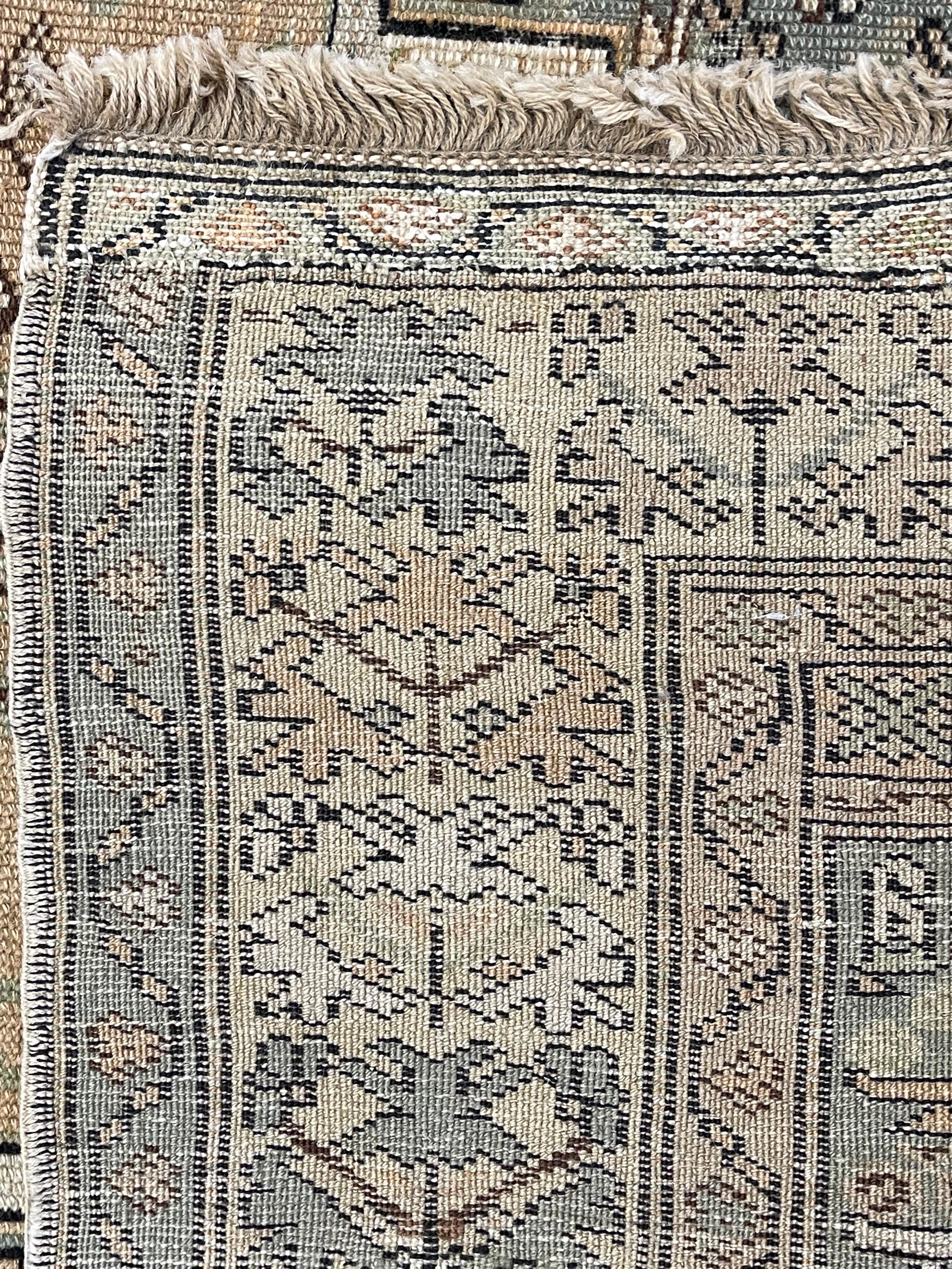 Antique Turkish Anatolian Kirshehir Rug Circa 1900 For Sale 4