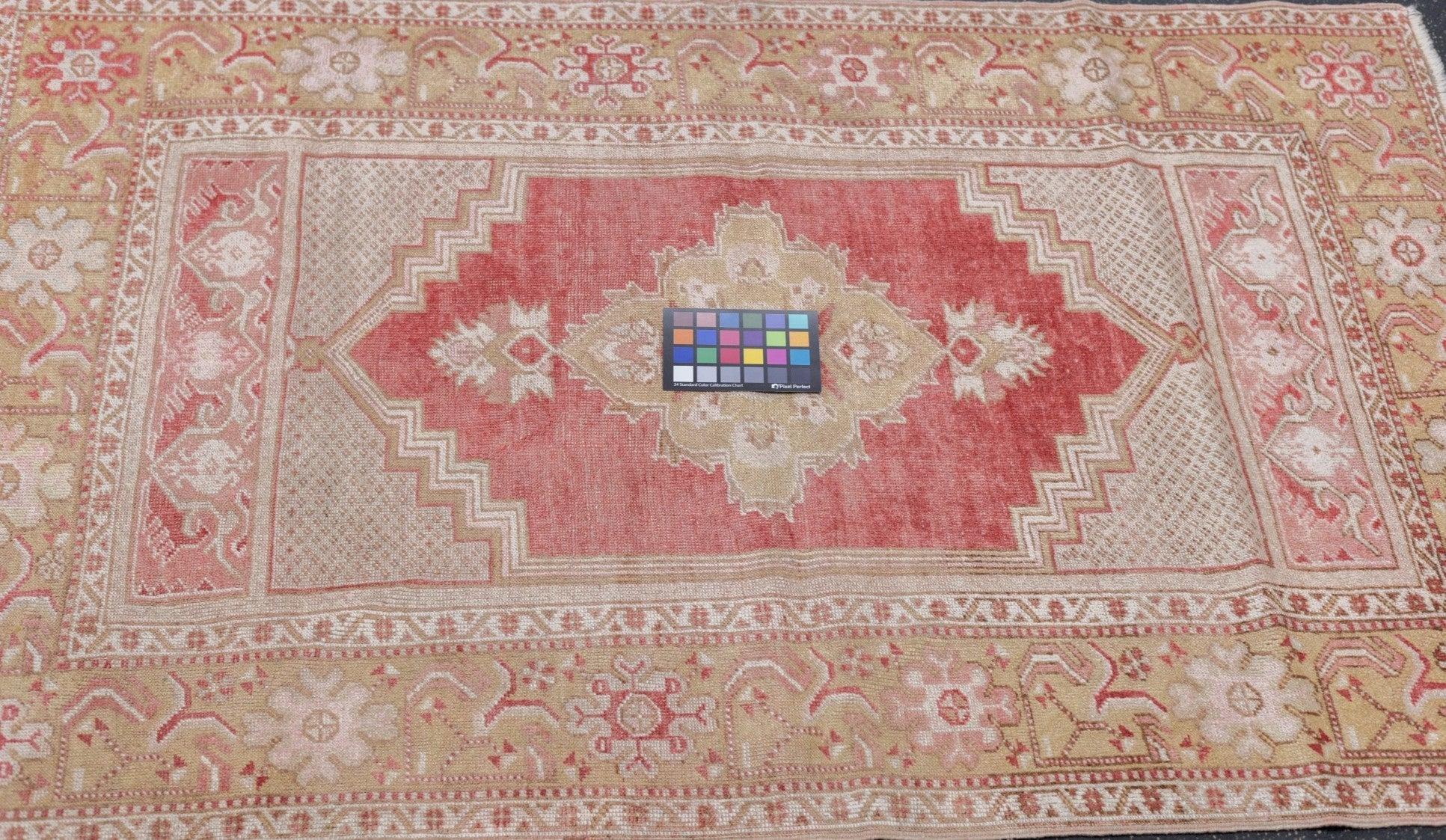 Alfombra antigua turca de Anatolia 3'4'' x 5'3'' en venta 3
