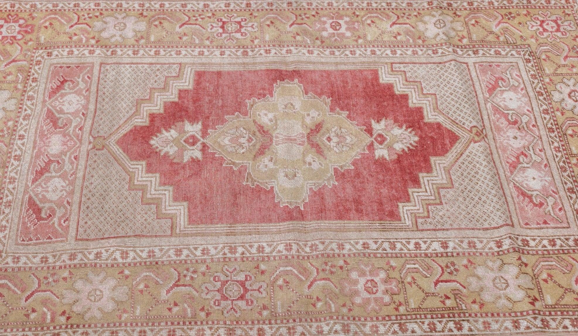 Alfombra antigua turca de Anatolia 3'4'' x 5'3'' en Bueno estado para la venta en New York, NY