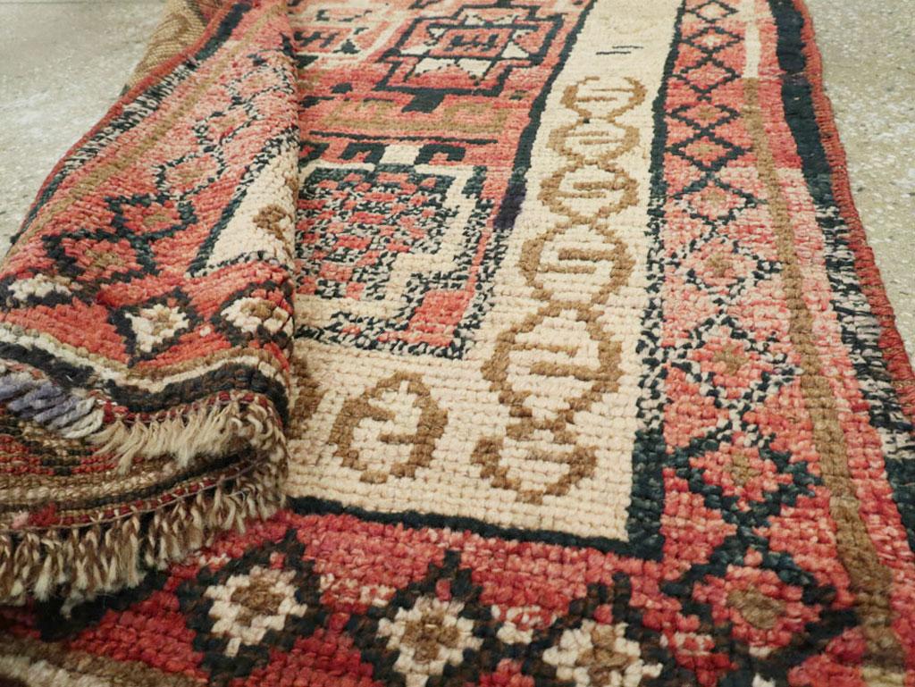 Ancien tapis tribal turc d'Anatolie antique en vente 2