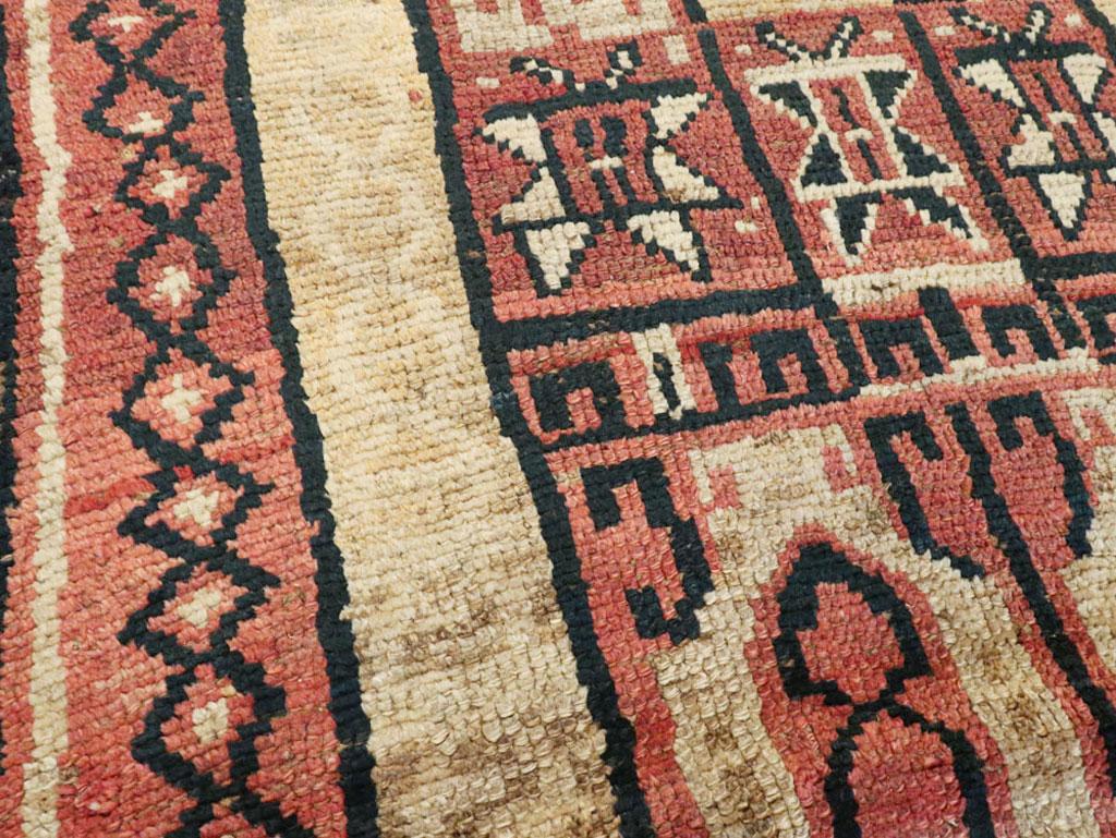 Noué à la main Ancien tapis tribal turc d'Anatolie antique en vente