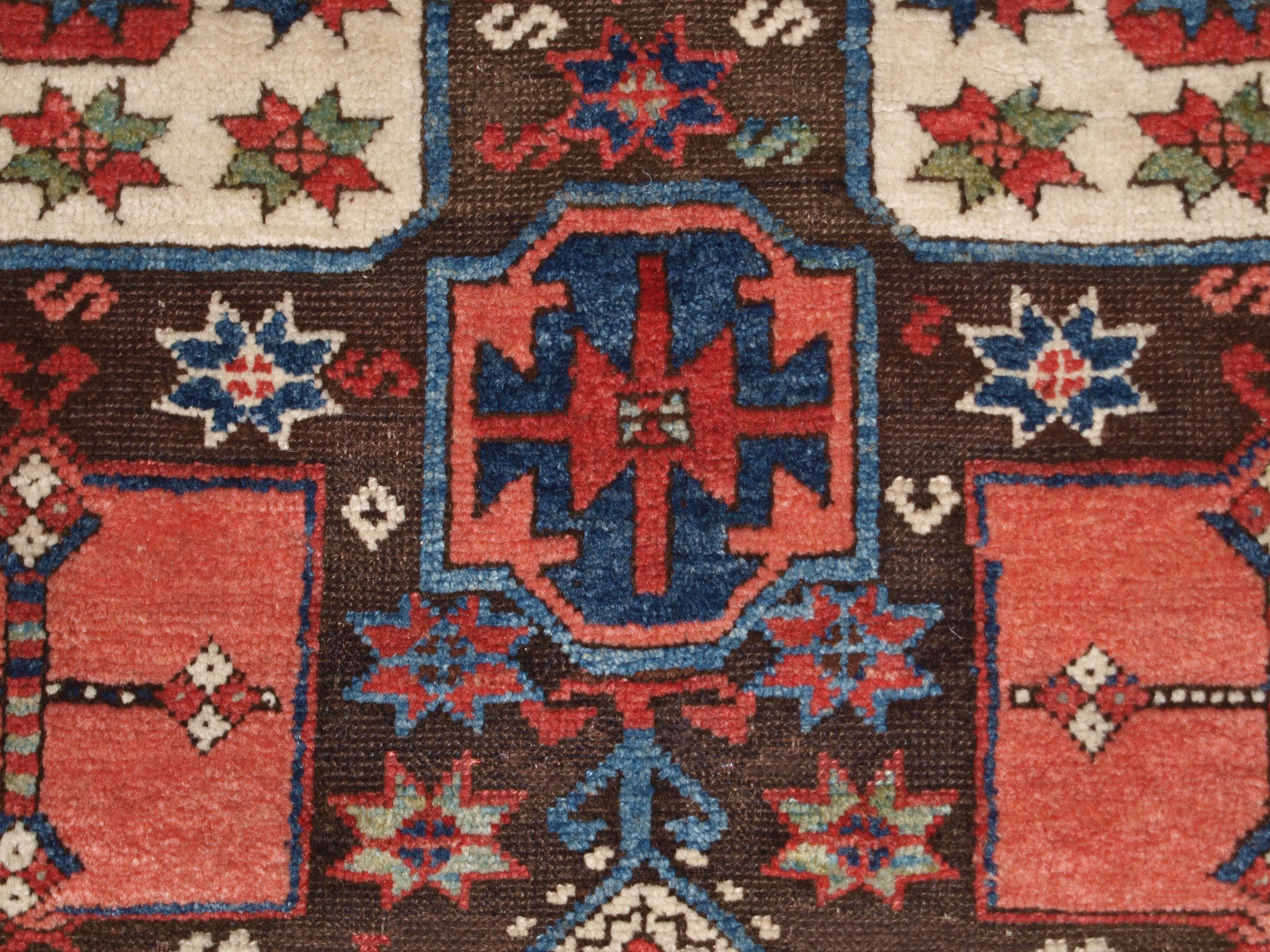 Antiker türkischer Antep-Teppich in seltenem Design im Angebot 1