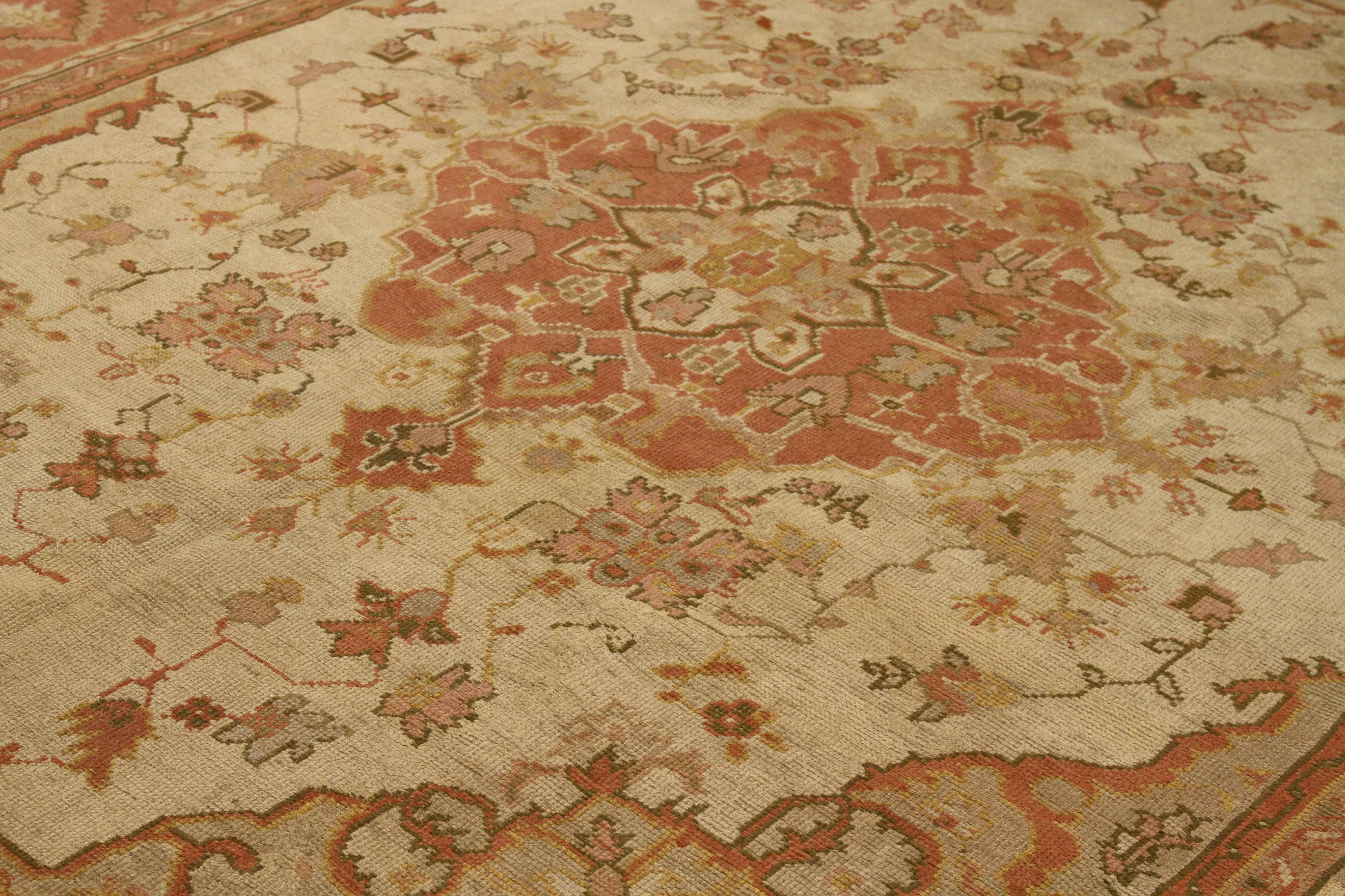 Antiker türkischer Teppich im Oushak-Design (Türkisch) im Angebot