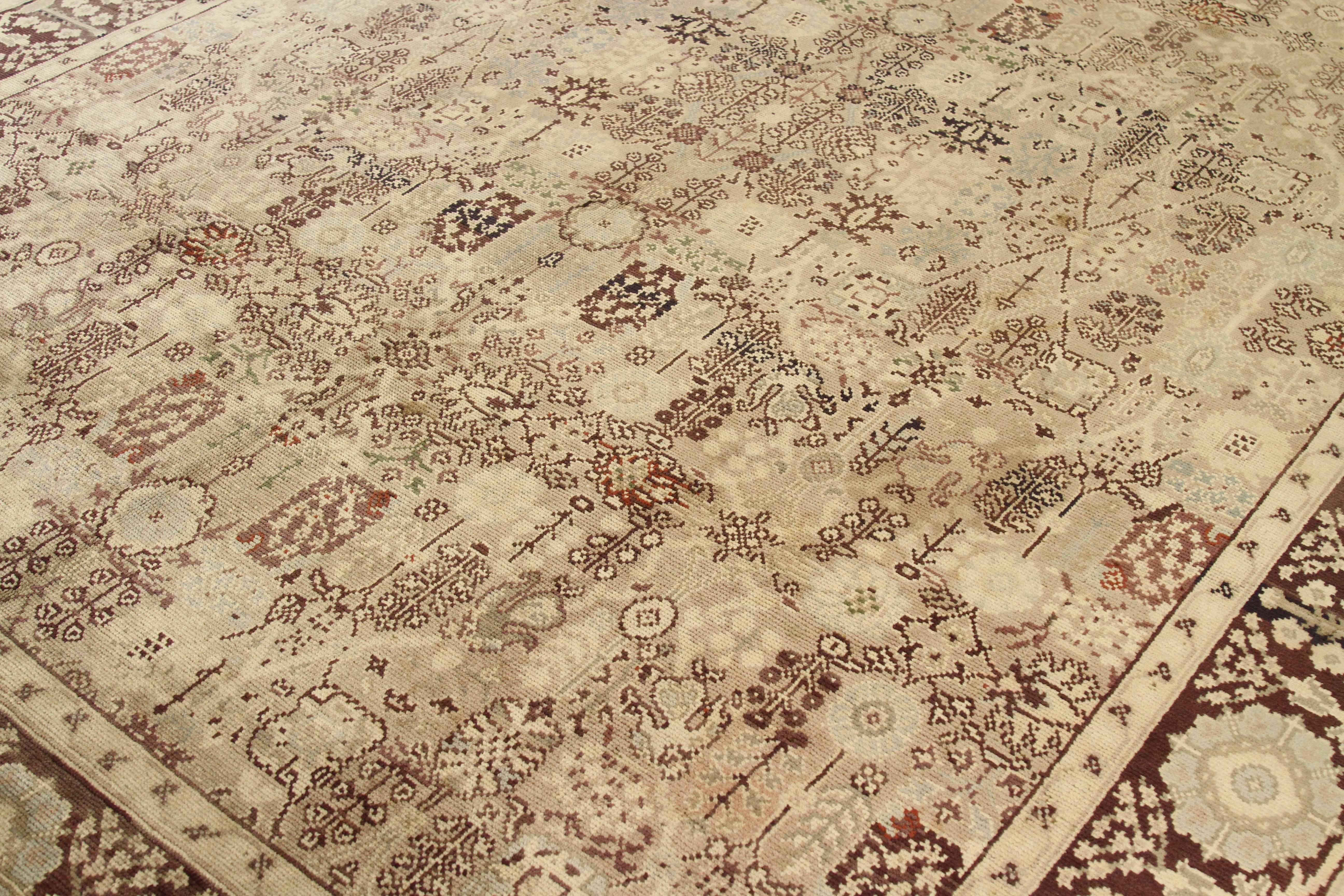 Antiker türkischer Teppich im Oushak-Design (Türkisch) im Angebot