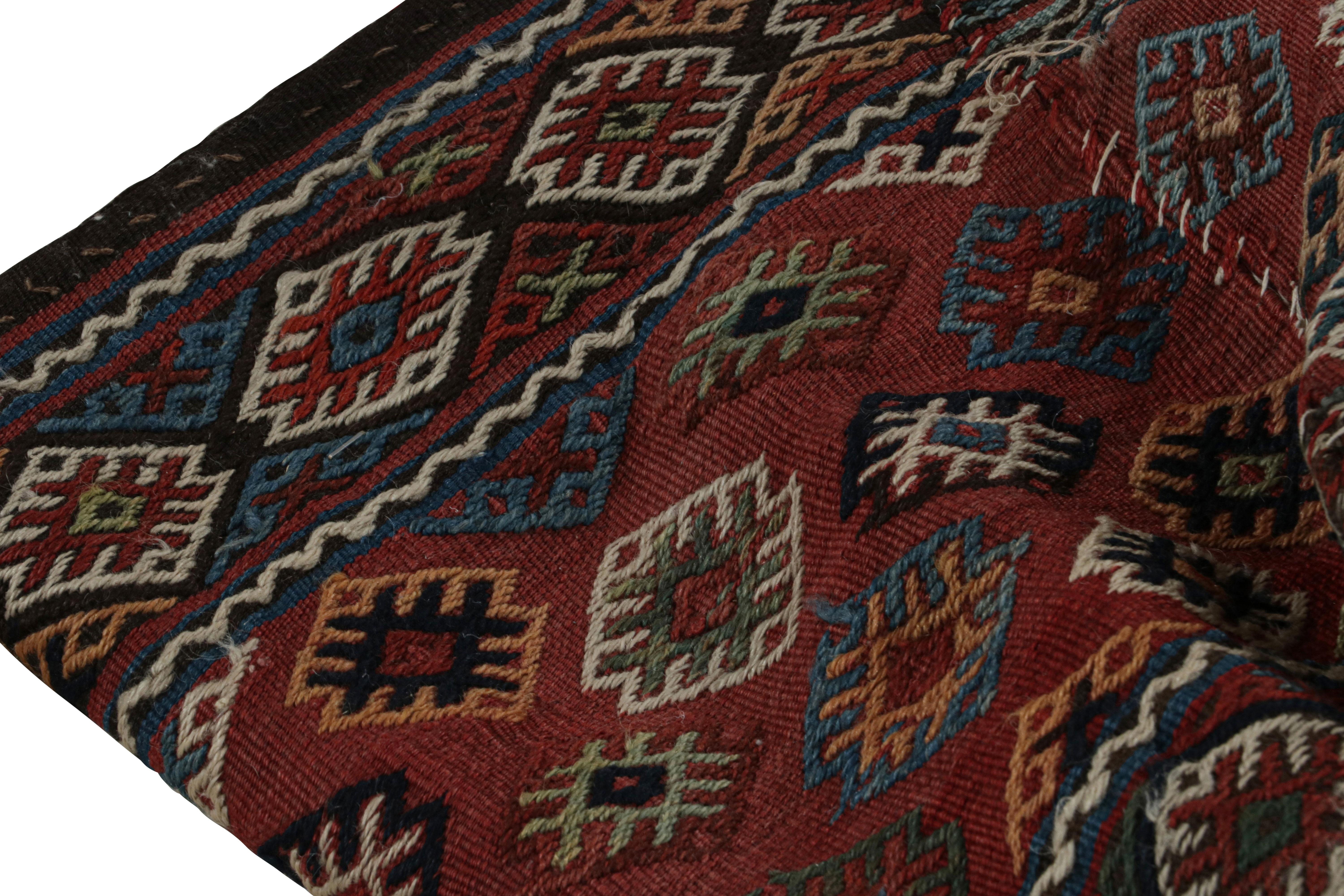Antiker türkischer Taschen-Kilim in Rot mit geometrischen Mustern, von Rug & Kilim (Handgeknüpft) im Angebot