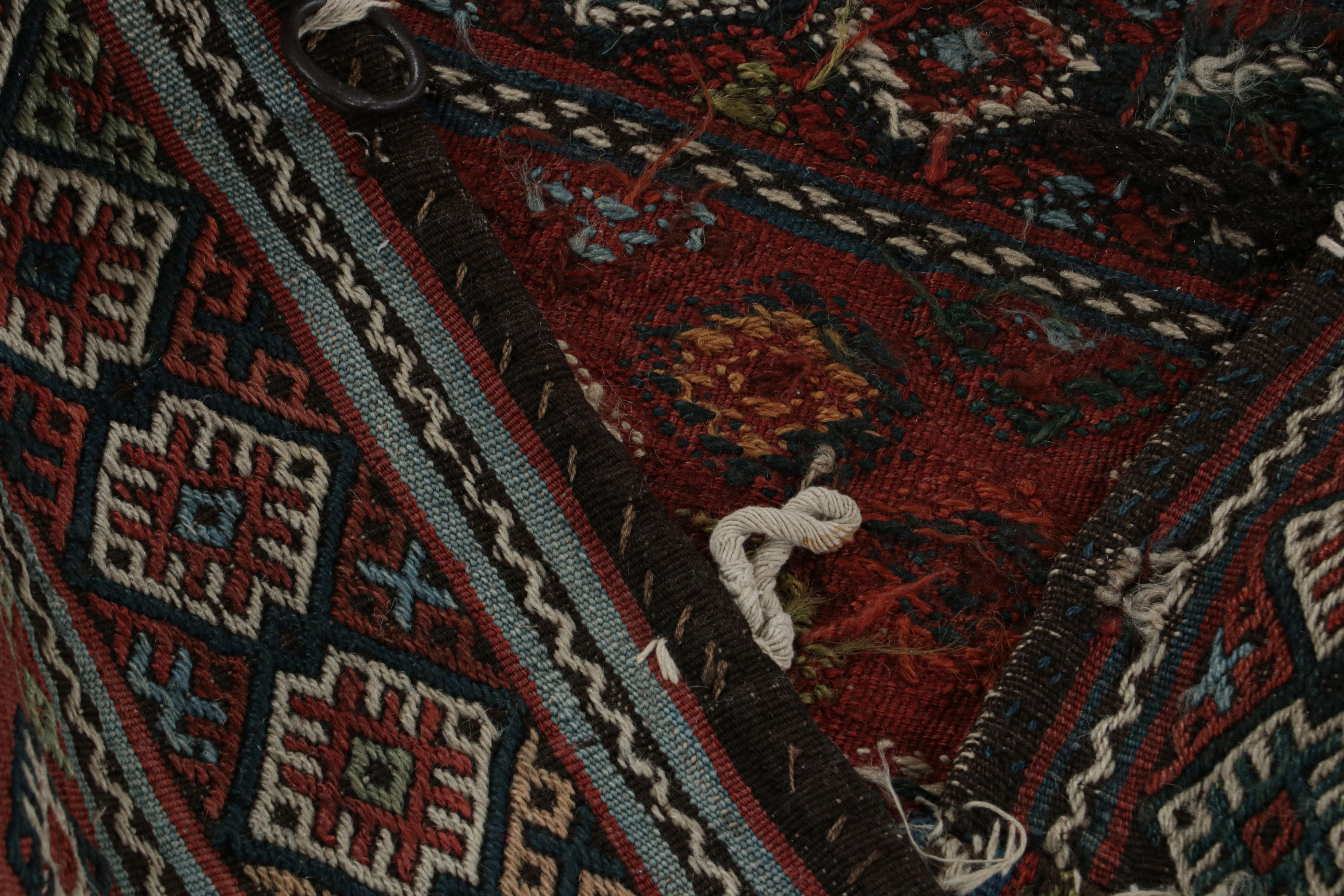 Antiker türkischer Taschen-Kilim in Rot mit geometrischen Mustern, von Rug & Kilim (Wolle) im Angebot