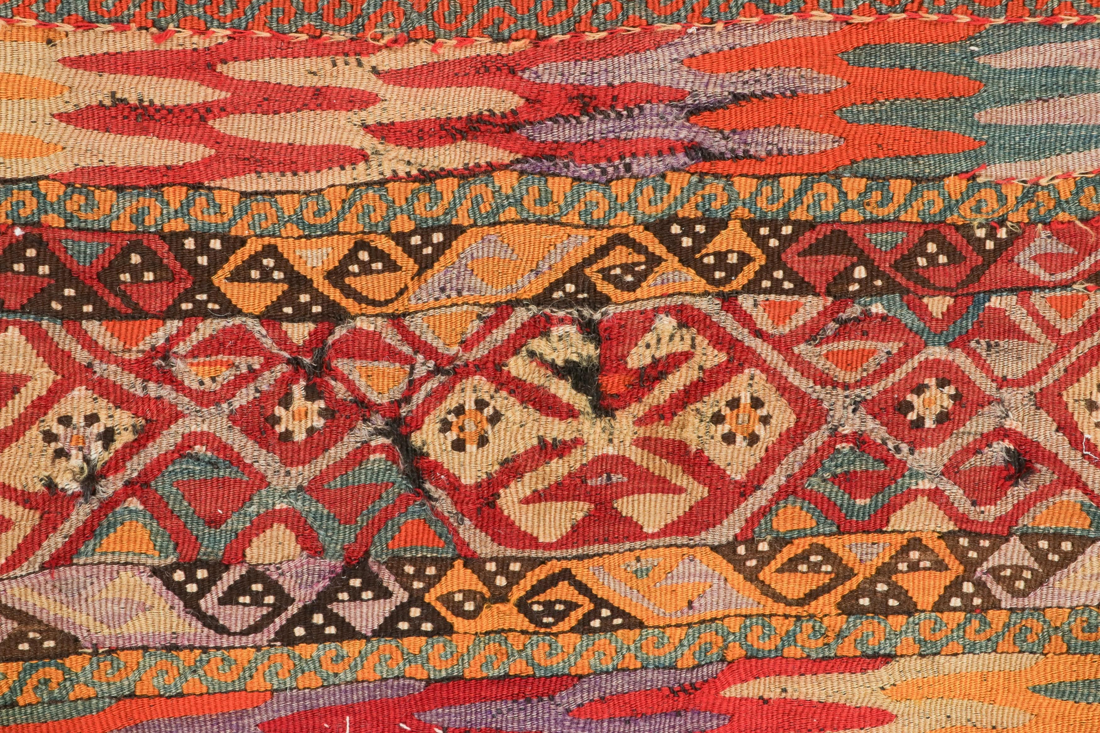 Turco Antica borsa turca in tessuto, con vibranti motivi geometrici tribali - Rug & Kilim in vendita