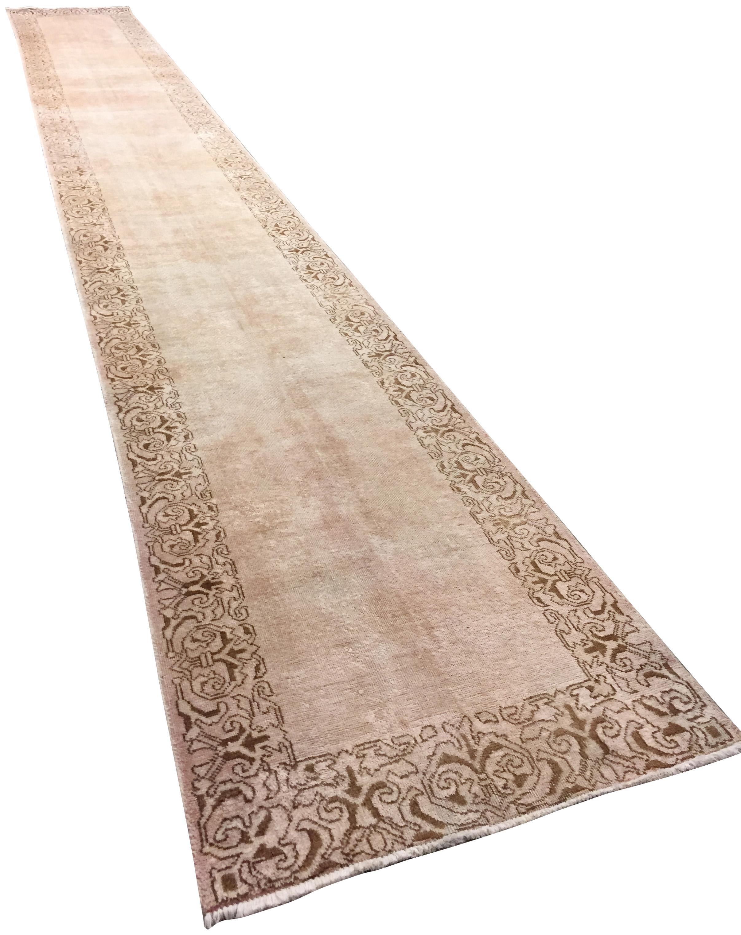Antiker türkischer Beigefarbener großer Sivas-Woll-Läufer aus Sivas, um 1900 2'9 x 21'9 (Handgeknüpft) im Angebot