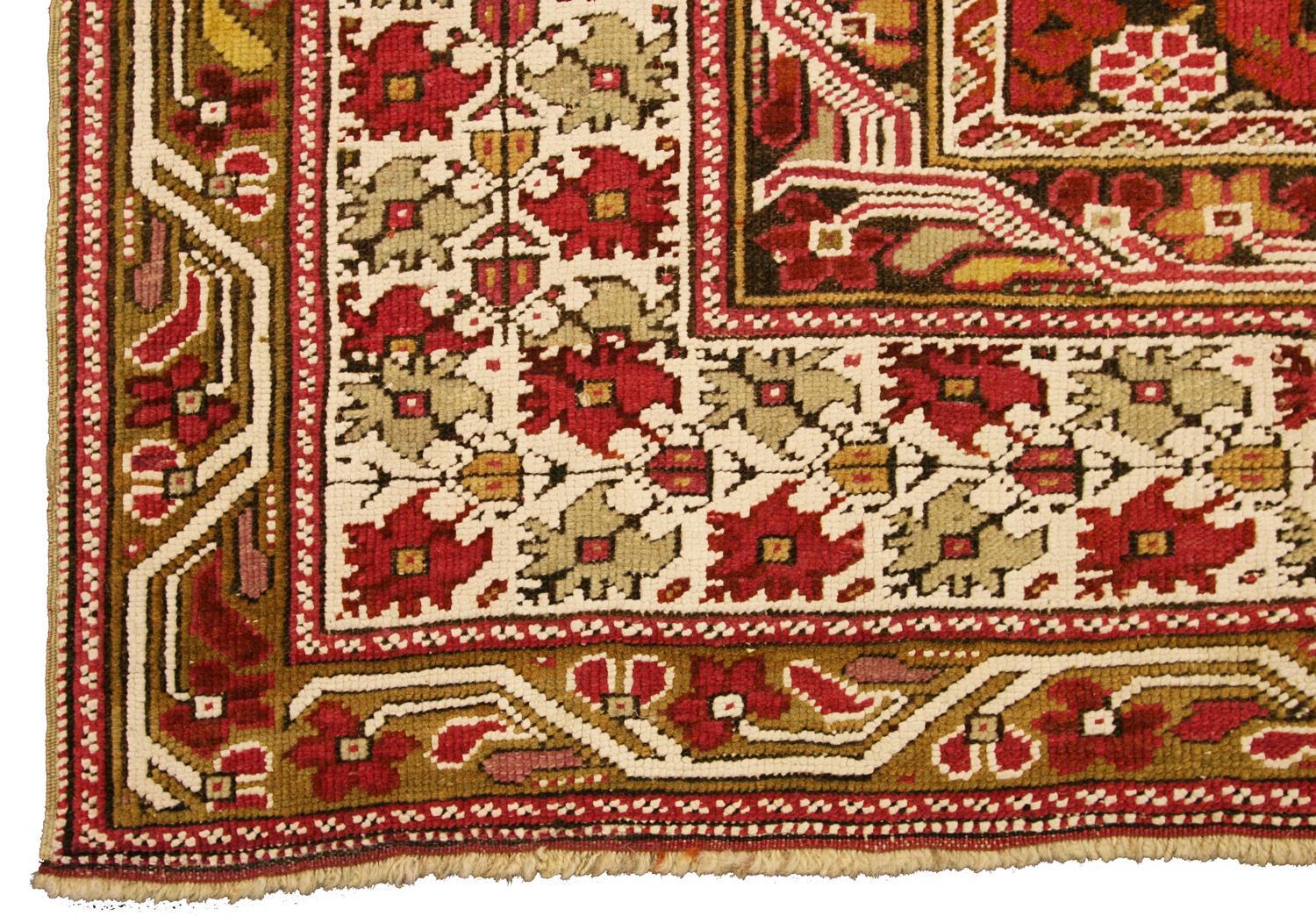 19th Century Antique Turkish Beige & Red Wool Ghiordes Rug, 1880-1900 For Sale