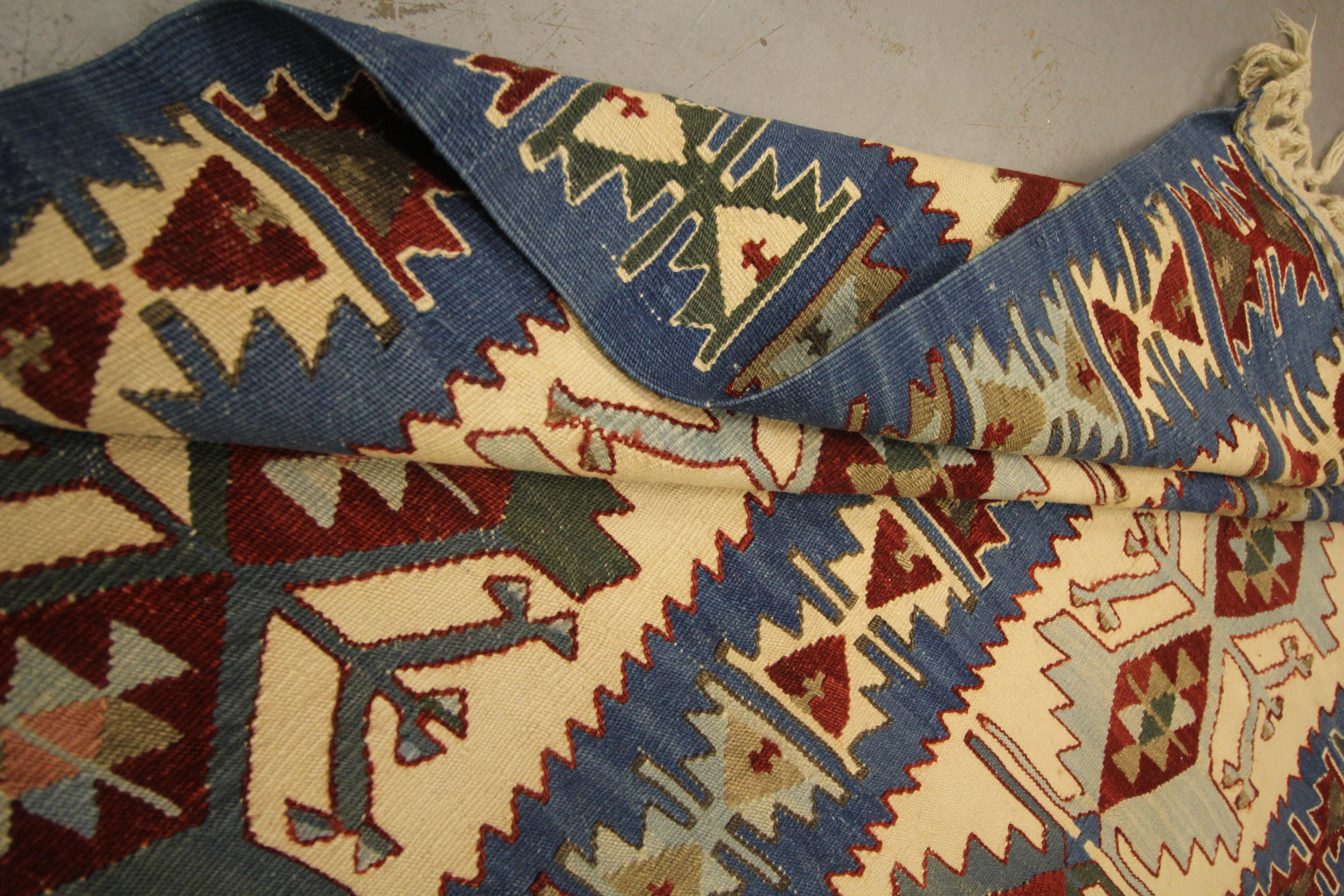 Rug & Kilim bleu turc ancien, tapis tribal géométrique en laine tissée à plat 90 x 142 cm en vente 2