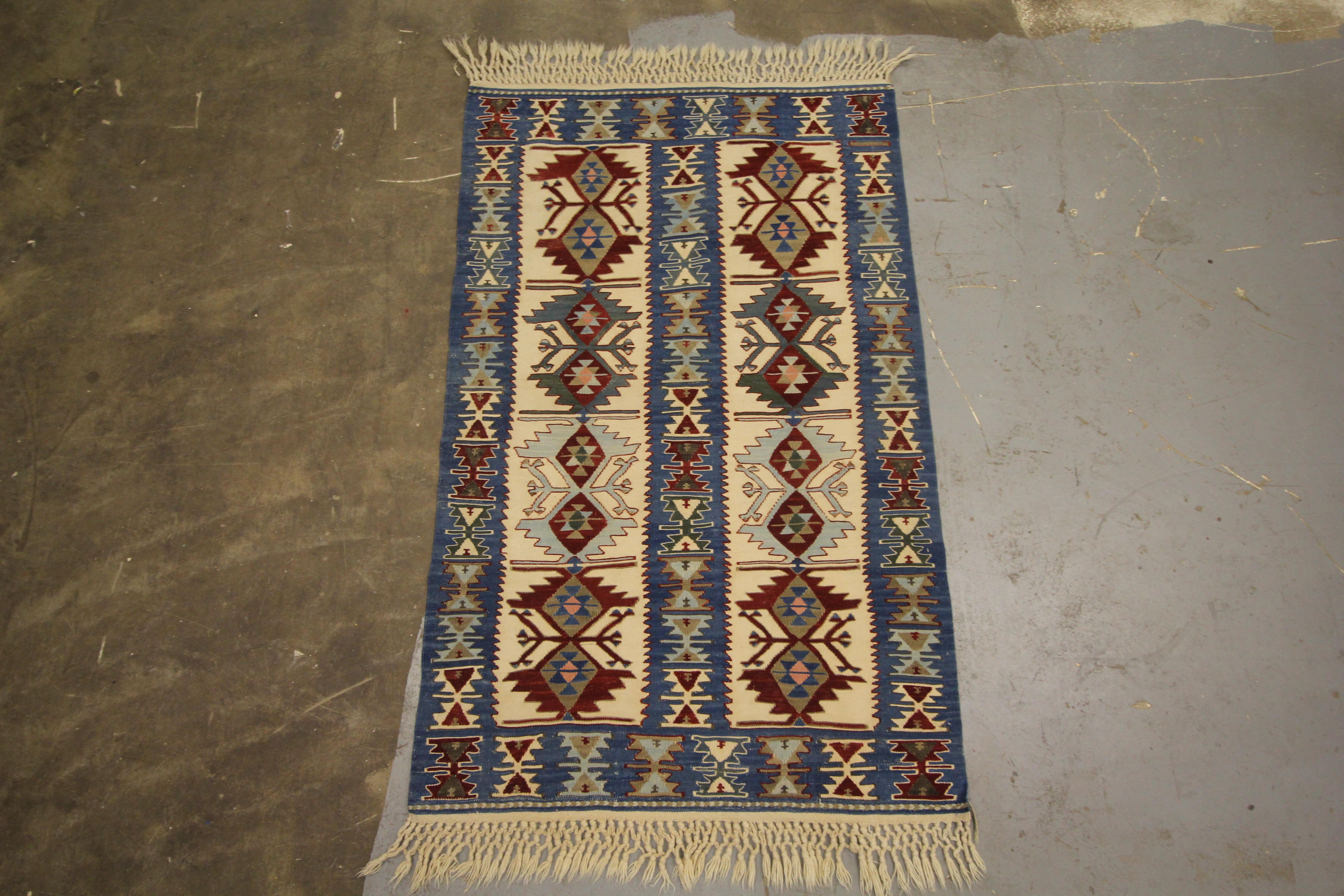 Rug & Kilim bleu turc ancien, tapis tribal géométrique en laine tissée à plat 90 x 142 cm en vente 5