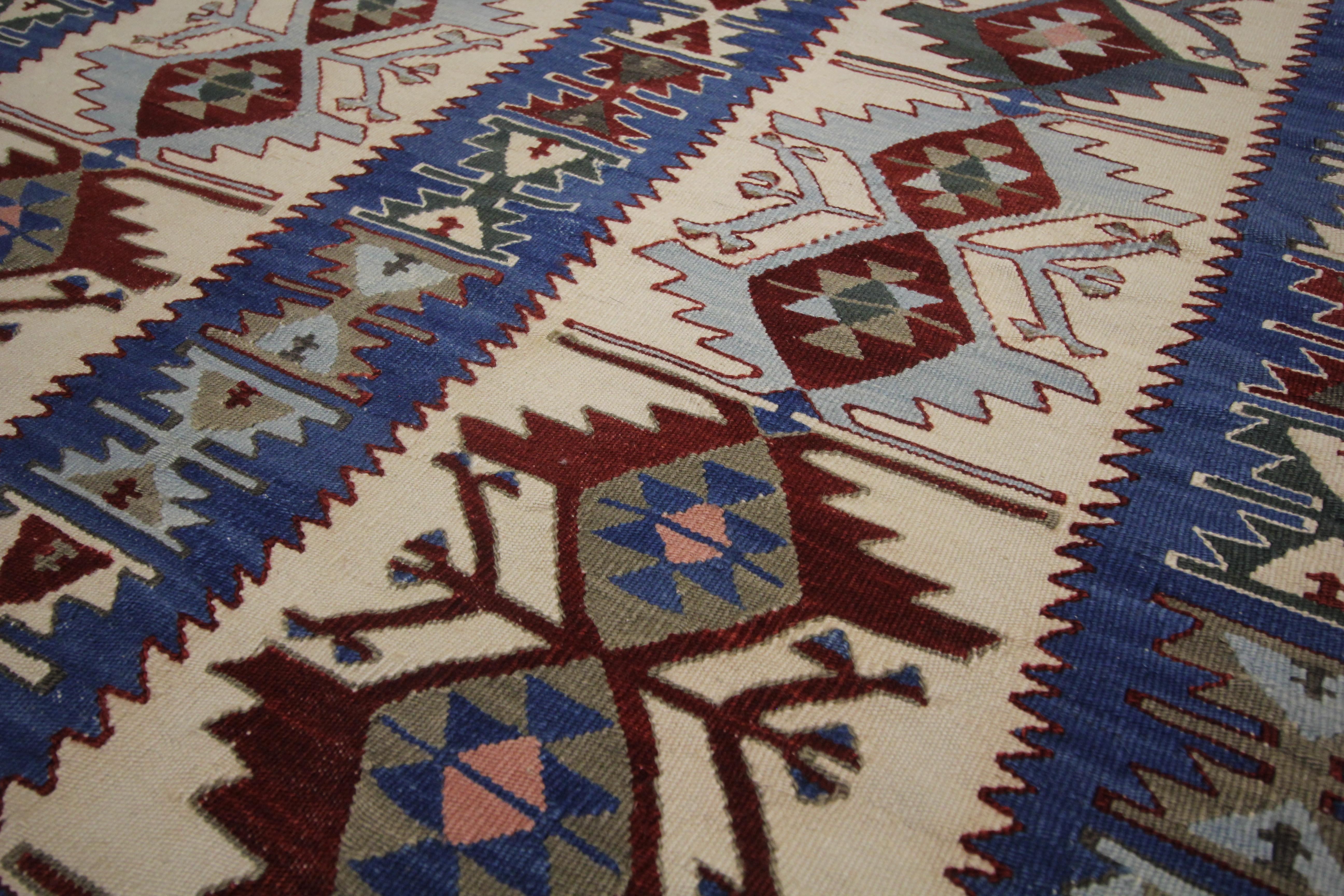 Turc Rug & Kilim bleu turc ancien, tapis tribal géométrique en laine tissée à plat 90 x 142 cm en vente