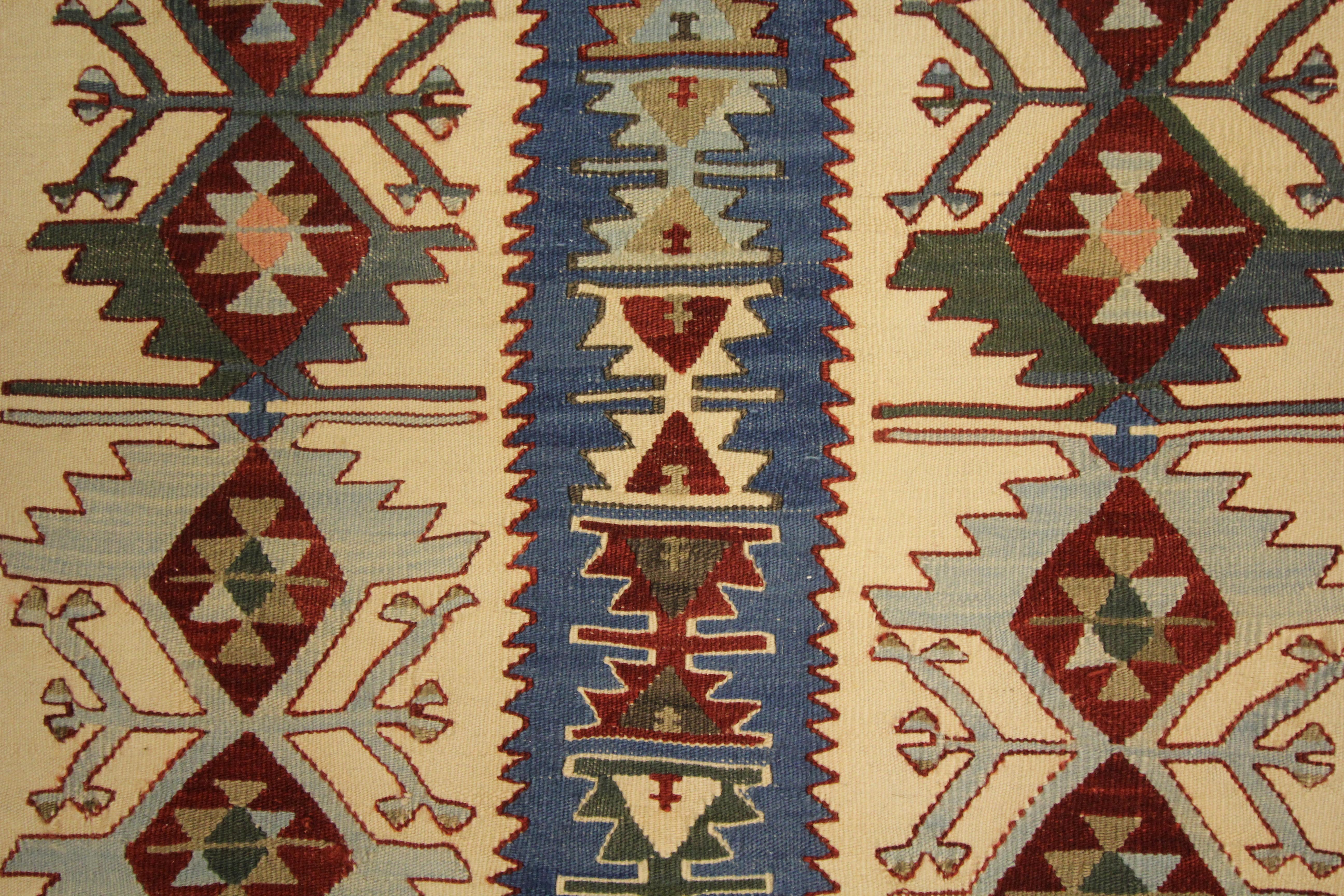 Tissé à la main Rug & Kilim bleu turc ancien, tapis tribal géométrique en laine tissée à plat 90 x 142 cm en vente