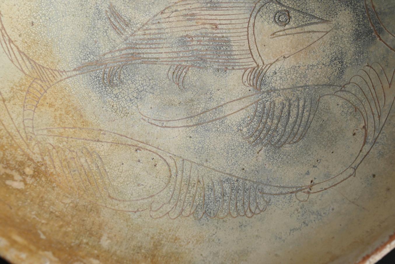 Antike türkische Keramikschale mit Fish Design / Ausgrabungsstück/spätes 12. Jahrhundert im Angebot 3